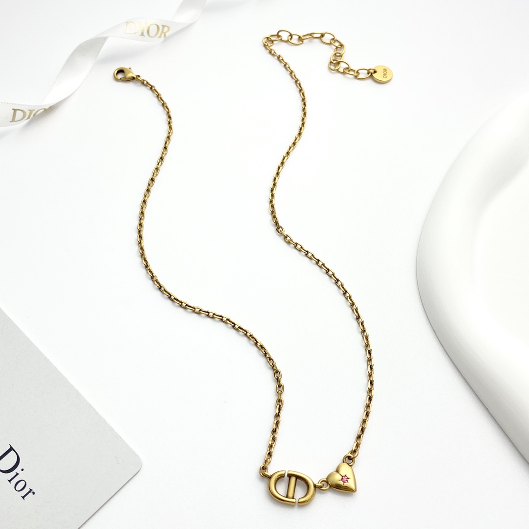 Código N849 0247825 🛍 Collares de DIOR en tendencia, ¡nuevo lanzamiento🆕🆕🆕 🤩 Collar de corazón CD de Dior en dorad…