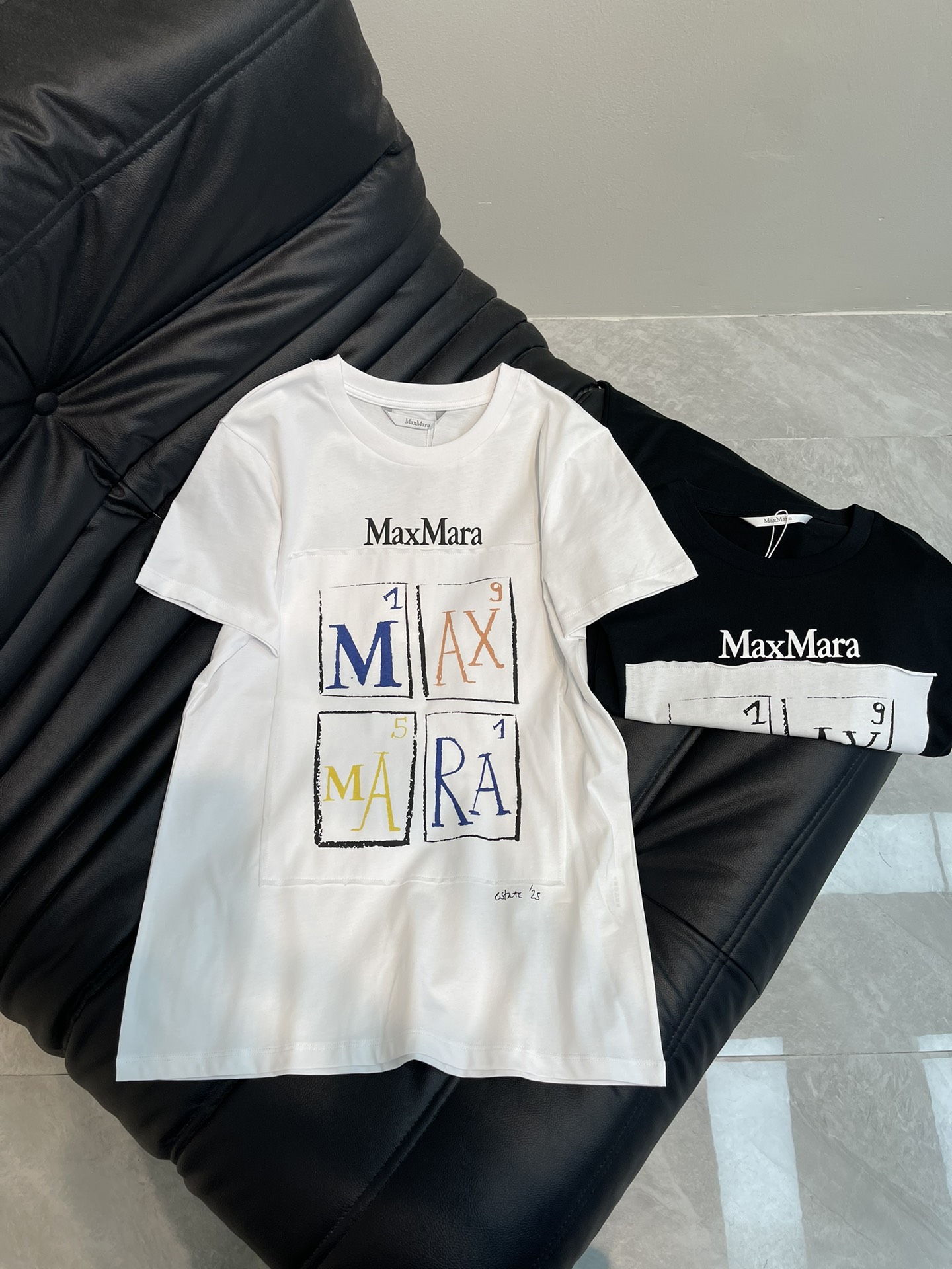 NO:312200,Max* 25 hottest style, short-sleeved T-shirt with front patch, exquisite style, huge slim upper body!  Customized latest prints Low-key luxury!  A must-have item for fashionable things unlocks all outfits!  Determine the quality of my home!  Classic items are fashionable and high-end classic styles that are versatile and not picky!  SML, T-shirt,tees,t-shirt,alexander wang19860909Max* 25爆款现货 前幅贴布短袖T恤 精致版型上身巨显瘦！定制最新印花 低调奢华！时髦精必备单品解锁所有穿搭！认准我家品质！经典单品时髦又高级经典版型百搭不挑人！SML,,T-shirt,tees，t-shirt,alexander wang,Women's clothing