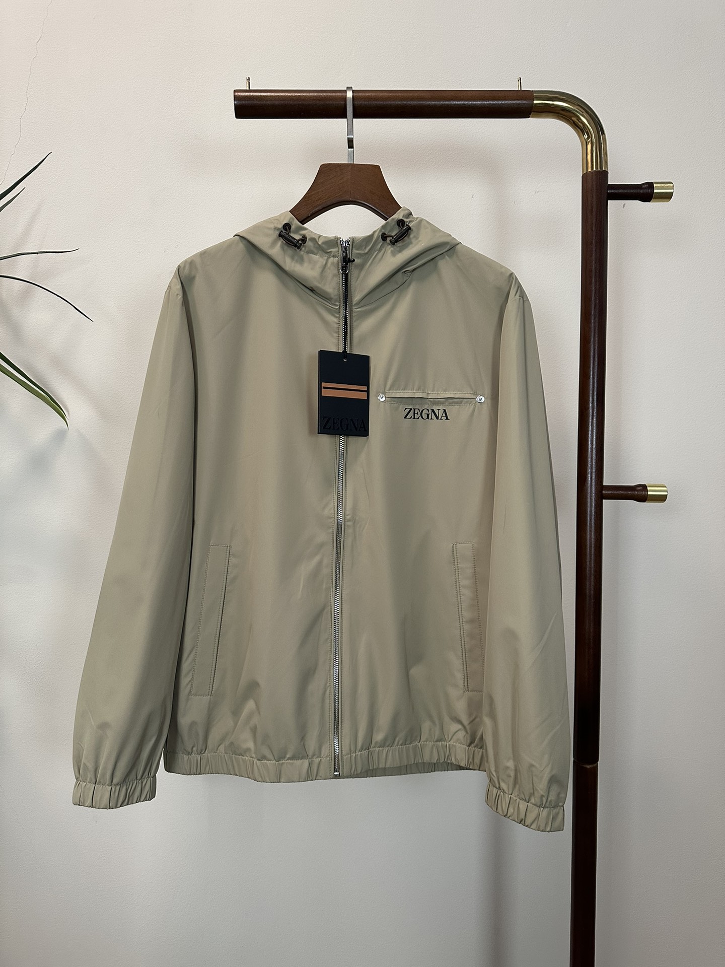 NO:512971,ZZ Zenia's new spring and summer 2025 men's jacket jacket, fashionable and casual high-end version!  Customized fabrics for counters are breathable and comfortable, with impeccable details, and the brand element design concept reflects high quality. The feel is delicate and soft!  It is casually cut, with a great upper body style!  48-56, zegna, jackets & coats, jackets & coats, alexander wang19860909ZZ 杰尼亚2025春夏新款男士冲锋衣夹克外套,时尚休闲高端版本！专柜定制面料 透气舒适度高,细节无可挑剔,品牌元素设计理念,体现高品质.手感细腻柔软！呈现休闲裁剪,上身版型超赞！ 码数48-56,,zegna,jackets & coats,jackets & coats,alexander wang,Men's clothing