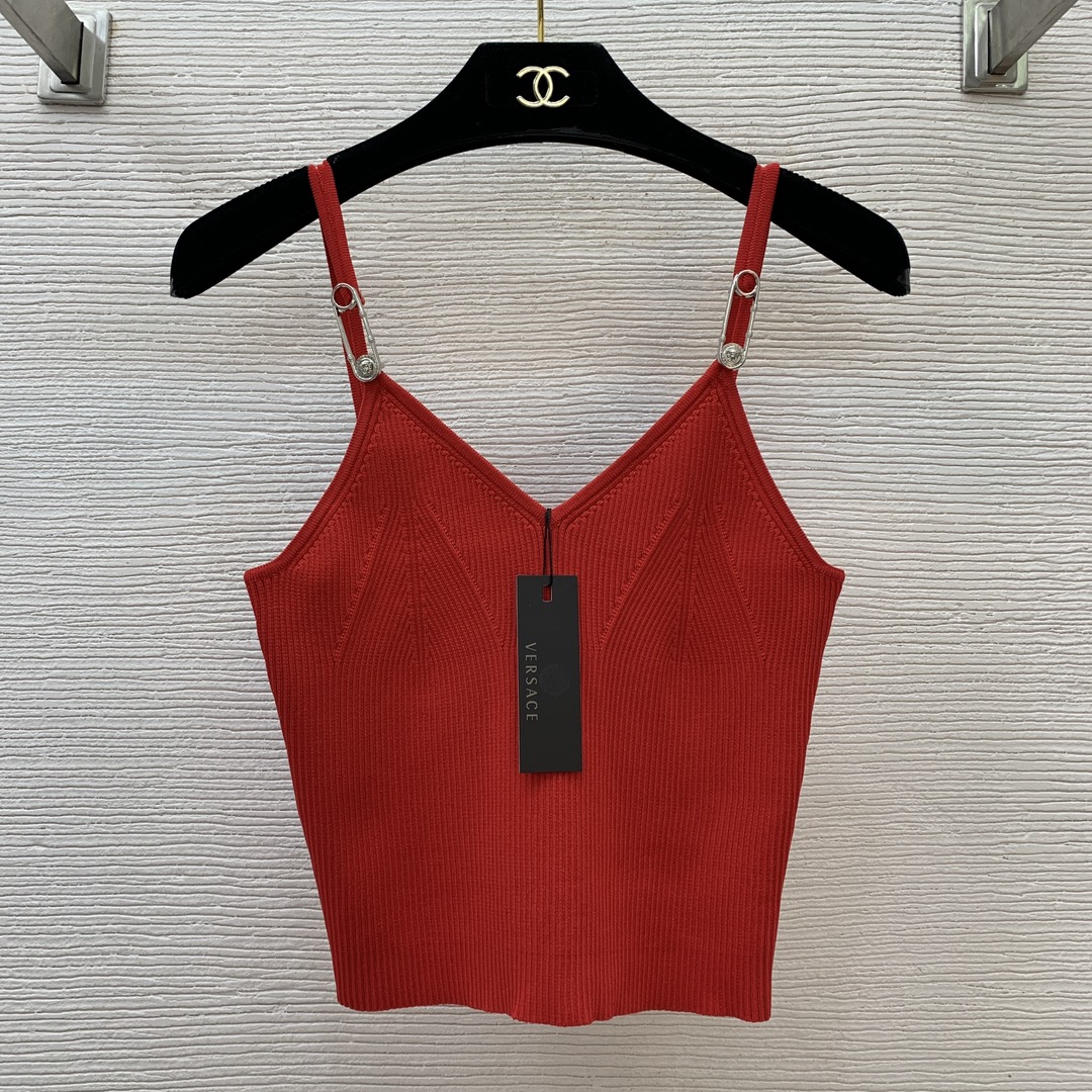 NO:311363,Model number G25022453 VERSAC*25SS spring and summer new style, high-end custom cool tinel fabric, silver big pin accessories, fashionable and sexy slim fit and slim V-neck knitted vest suspender top!  Red, black, (M size bust 66, length 43, elastic large size for reference only), versace, alexander wang19860909款号G25022453 VERSAC*25SS春夏新款 高端定制清凉天丝面料、银色大别针配件装饰时尚性感修身显瘦V领针织小背心吊带上衣！红色、黑色、（M码胸围66,衣长43面料弹力大尺寸仅供参考）,,versace,alexander wang,Women's clothing
