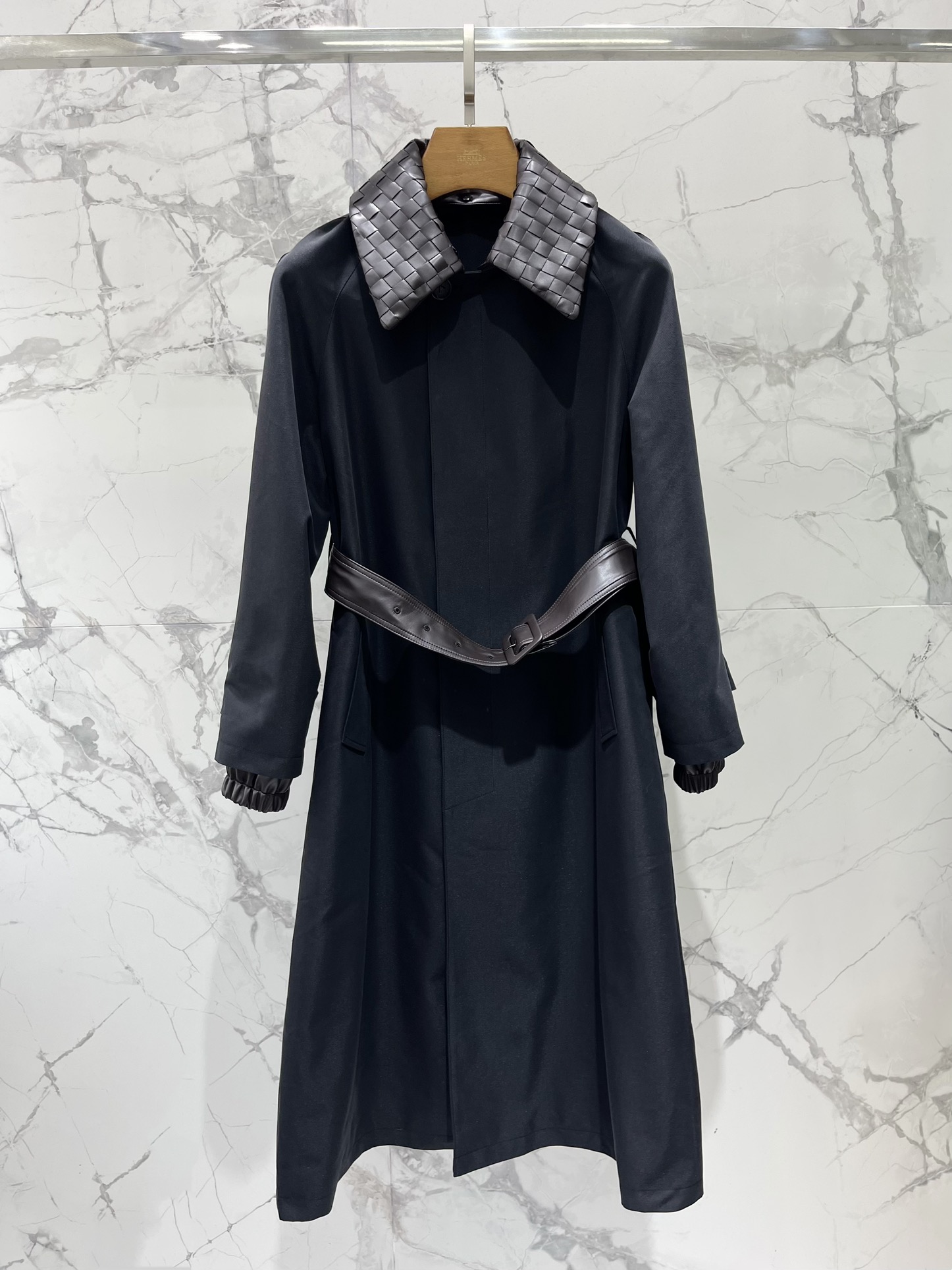 𝗕𝗢𝗧𝗧𝗘𝗚𝗔 𝗩𝗘𝗡𝗘𝗧*早春新款

高密全棉拼双层绵羊皮真皮编织可卸领长款风衣

高密全棉面料与双层