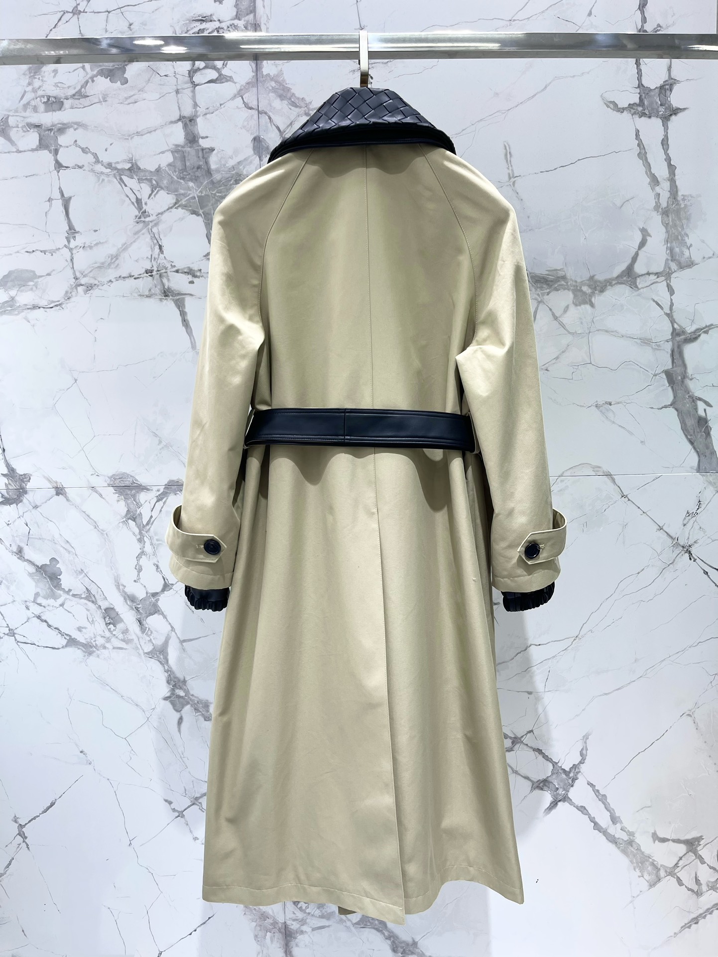 𝗕𝗢𝗧𝗧𝗘𝗚𝗔 𝗩𝗘𝗡𝗘𝗧*早春新款

高密全棉拼双层绵羊皮真皮编织可卸领长款风衣

高密全棉面料与双层