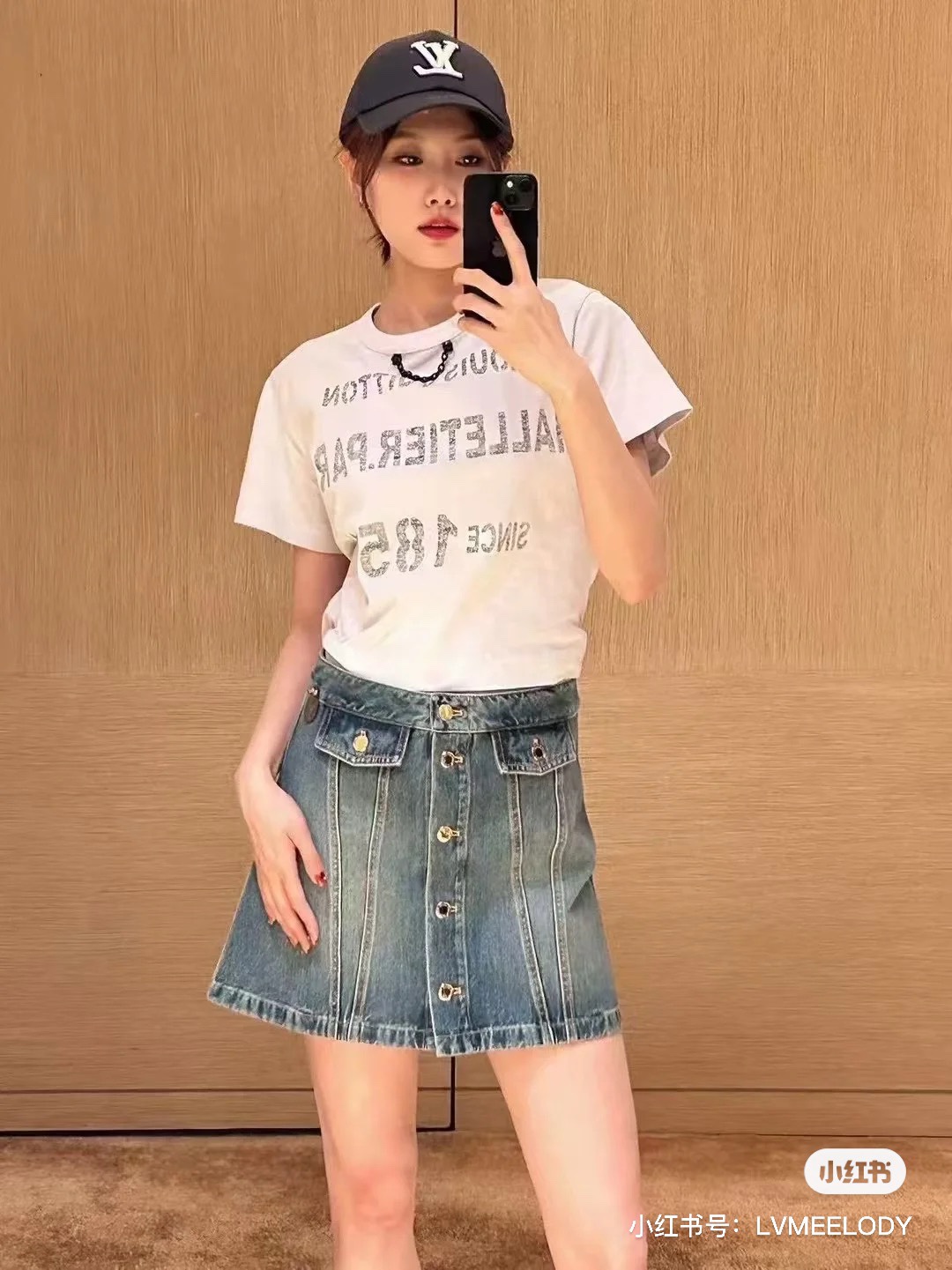 NO:311834,Picture number G25022437 LOUIS*Dujia LV new style classic metal chain decorative old letter logo printed loose fashionable wide edge short sleeve T-shirt top!  White, (L size shoulder width 38, bust 96, sleeve length 19, clothing length 54),,louis vuitton,louis vuitton,louis vuitton,louis vuitton,t-shirt,tees,t-shirt,alexander wang19860909图款号G25022437 LOUIS*驴家LV新款 经典金属链条装饰做旧字母logo印花宽松时尚宽边短袖t恤上衣！白色,（L码肩宽38,胸围96,袖长19,衣长54）,,louis vuitton,louis vuitton,louis vuitton,louis vuitton,T-shirt,tees，t-shirt,alexander wang,Women's clothing