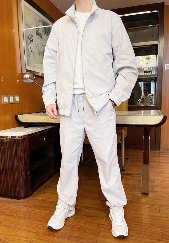 NO:122530,Guqi-2025 counter latest hit sets are shipped, hot-selling items in European and American counters!  Selected Italian imported polyester fabrics with simple design, exquisite back brand iron marks and customized zippers to highlight fashion You cannot miss it. Size 48-56 (model 173/130 wears 48, with Hong Kong Lane Crawford gift box packaging),,alexander wang19860909古琦-2025专柜最新爆款套装出货 欧美专柜热销单品！精选意大利进口聚酯纤维面料搭配简约的设计,后背精致品牌铁标和定制拉链彰显时尚 您不容错过.尺码48-56（模特173/130穿48,配香港连卡佛礼盒包装）,,alexander wang,Men's clothing