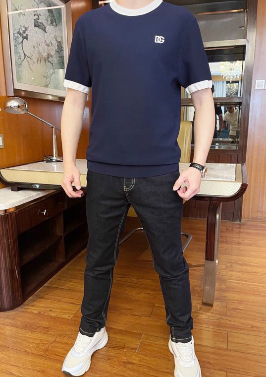 NO:122533,Valentino-2025 counter latest jeans are available, and European and American counters are available at the same time!  Selected Italian imported tannins fabrics with straight slim fit design, brand logo and latest leather labels to show off their taste, business and casual are very suitable. Size 29-38 (model 173/130 wears 31 sizes, with Hong Kong Lane Crawford gift box packaging), valentino, jeans, alexander wang19860909华伦天奴-2025专柜最新款牛仔裤到货 欧美专柜同步发售！精选意大利进口单宁面料搭配直筒修身设计,品牌logo和最新皮标彰显品味 商务休闲都非常适合.尺码29-38（模特173/130穿31码,配香港连卡佛礼盒包装）,,valentino,jeans,alexander wang,Men's clothing