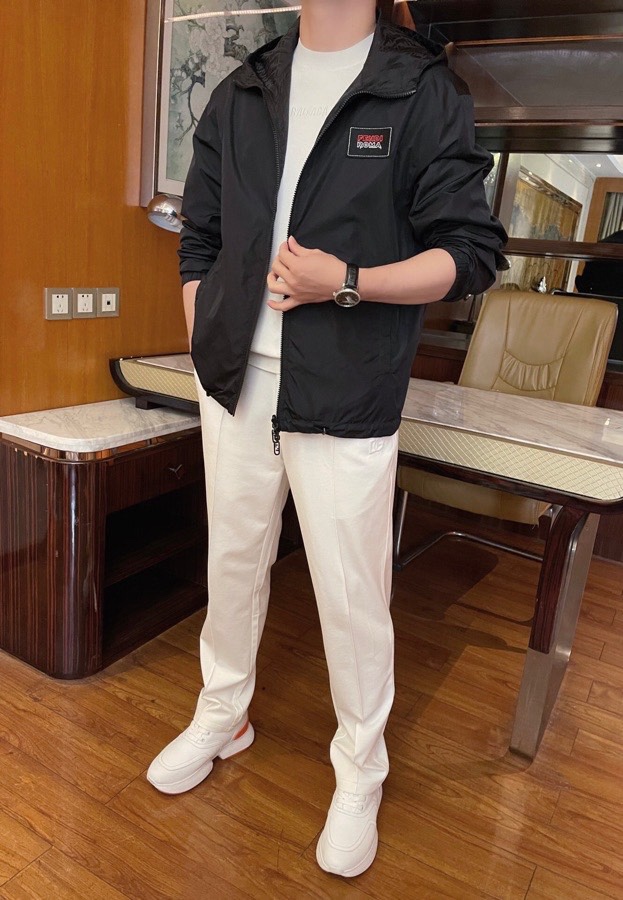 NO:122539,Fendi-2025 counter latest hot double-sided jackets are shipped, and European and American counters are popular!  Selected Italian imported polyester fabrics with the latest design, one side of exquisite brand printing logo and the other side of contrasting plaids show British style, business and casual boutique. Size m-3xl (model 173/130 m, with Hong Kong Lane Crawford gift box packaging), fendi, jackets & coats, alexander wang19860909芬迪-2025专柜最新爆款双面外套出货 欧美专柜热销单品！精选意大利进口聚酯纤维面料搭配最新的设计,一面精致品牌印花标志和一面撞色格纹相当彰显英伦风尚 商务休闲精品.尺码m-3xl（模特173/130穿m,配香港连卡佛礼盒包装）,,fendi,jackets & coats,alexander wang,Men's clothing