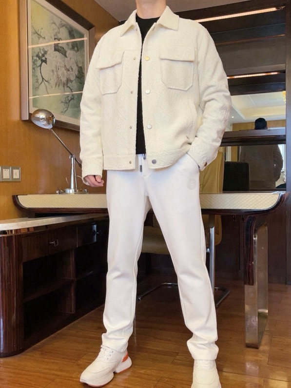 NO:122542,Dior-2025 counter latest hot jackets are shipped, hot-selling items in European and American counters!  Selected Italian imported Tennis wool   recycled fiber with the latest design, the CD logo beside the pocket and the whole English and customized buttons are stylish. You cannot miss it. The number of codes is 48-56 (model 173/130 wears 48, with Hong Kong Lane Crawford gift box packaging), dior, jackets & coats, alexander wang19860909迪奥-2025专柜最新爆款外套出货 欧美专柜热销单品！精选意大利进口天丝羊毛 再生纤维搭配最新的设计,口袋旁的CD标志和通体的英文及定制纽扣个性不失时尚 您不容错过.码数48-56（模特173/130穿48、配香港连卡佛礼盒包装）,,dior,jackets & coats,alexander wang,Men's clothing