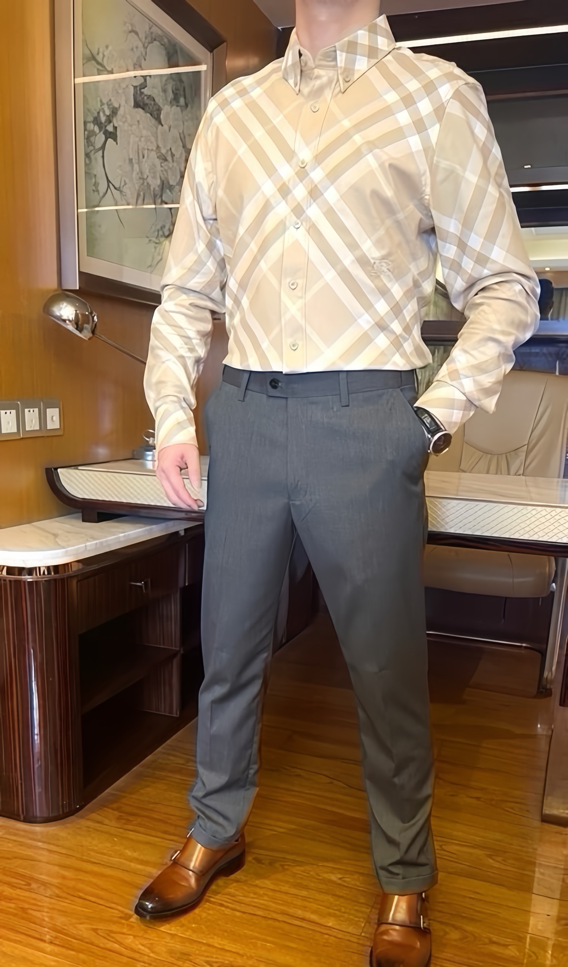 NO:122520,Burberry-2025 counter latest (original standard) shirt shipment, European and American counters are on sale simultaneously!  Selected Italian custom-made cotton fabrics with the latest contrasting color large plaid design, simple and elegant, and are very suitable for business and casual. S-2XL (model 173/130 wearing S code, with Hong Kong Lane Crawford gift box packaging), alexander wang19860909博柏利-2025专柜最新（原标）衬衣出货 欧美专柜同步发售！精选意大利定制精棉面料搭配最新的撞色大格纹设计,简约大方 商务休闲都非常适合.码数S-2XL（模特173/130穿S码,配香港连卡佛礼盒包装）,,alexander wang,Men's clothing