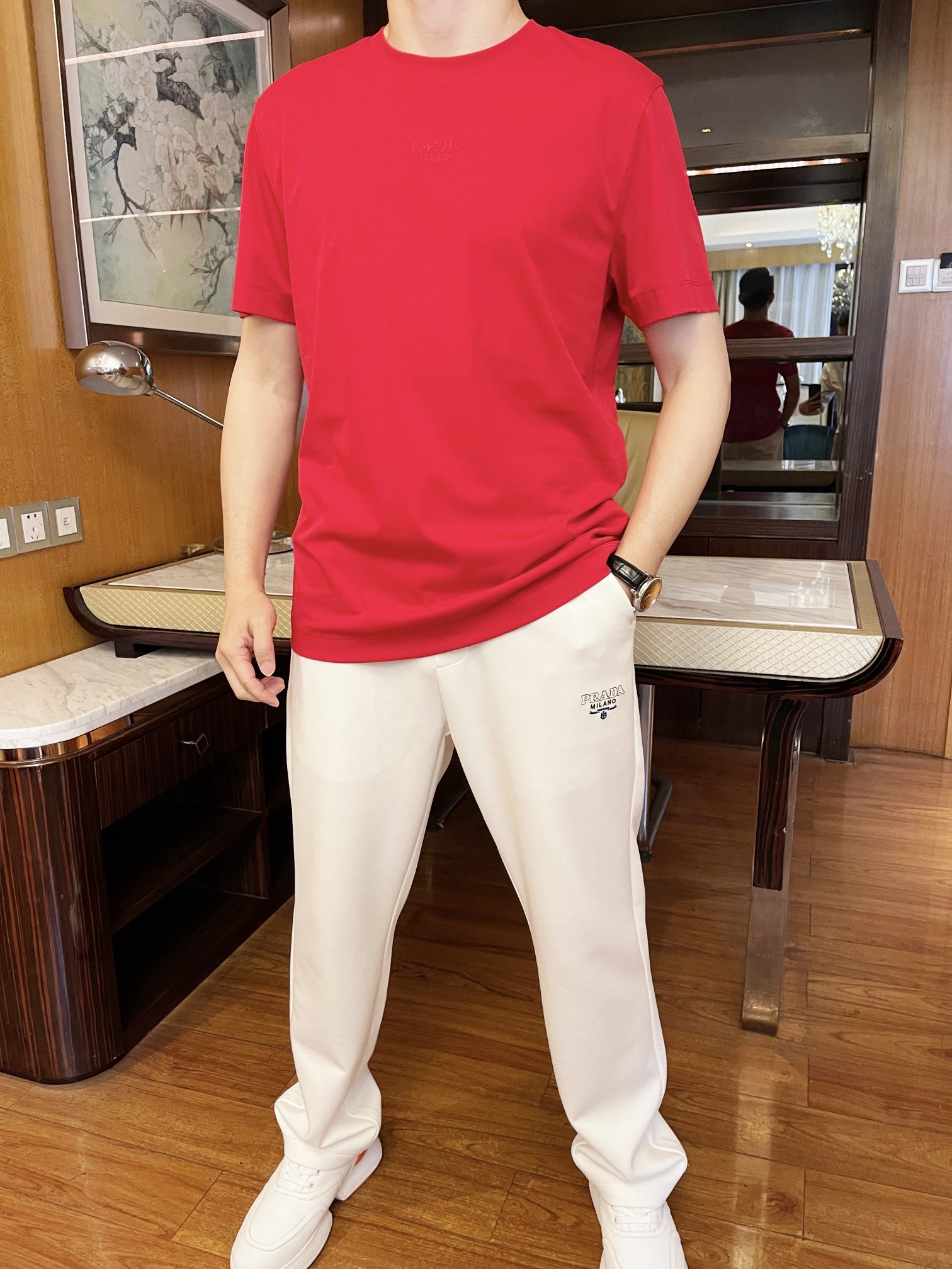 NO:122529,Dior-2025 counter latest hot T-shirt shipment, hot-selling items in European and American counters!  Selected Italian imported mercerized cotton fabrics with fashionable designs, exquisite brand logo on the chest to show the charm You are definitely worthy of having. Number 48-56 (model 173/130 wears 48, with Hong Kong Lane Crawford gift box packaging), dior,tees, t-shirt,alexander wang19860909迪奥-2025专柜最新爆款T恤出货 欧美专柜热销单品！精选意大利进口丝光精棉面料搭配时尚的设计,胸前精致的品牌标志彰显韵味 您绝对值得拥有.码数48-56（模特173/130穿48,配香港连卡佛礼盒包装）,,dior,tees，t-shirt,alexander wang,Men's clothing