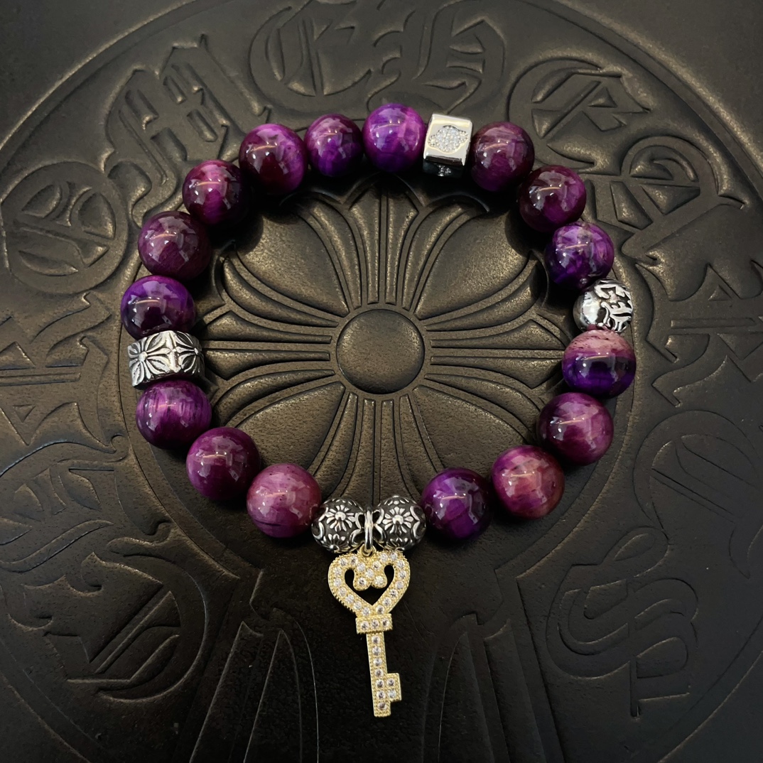 NO:115654,Batch New Model [Counter Quality] Chrome Hearts Croxin Classic Retro Multi-Element Bracelet Bracelet, Kuaishou/ins/Little Red Book Popular, Different Concave and Convex Scout Flowers present unique styles. Cross Scout Flowers are Croxin's logo, so they last longer. Genuine version Chrome Hearts Croxin Difference to the market ordinary light version, match the quality of the version, look at the details of the letter printing, retro and old gray oxygen level. Seiko version!  , jewelry boutique, chrome hearts, chrome hearts, bracelet19860909批 新款【专柜品质】Chrome Hearts克罗心 经典复古多元素手串手链 ,快手/ins/小红书热门,凹凸造型不同的花纹设计风格呈现出与众不同 十字架童军花是克罗心的标志 所以更经久不衰 正品打版Chrome Hearts克罗心 区别市场普通轻版 对版对标品质 看字印细节 复古做旧灰氧程度.精工版本！,饰品精品,chrome hearts,chrome hearts,bracelet,Jewelry