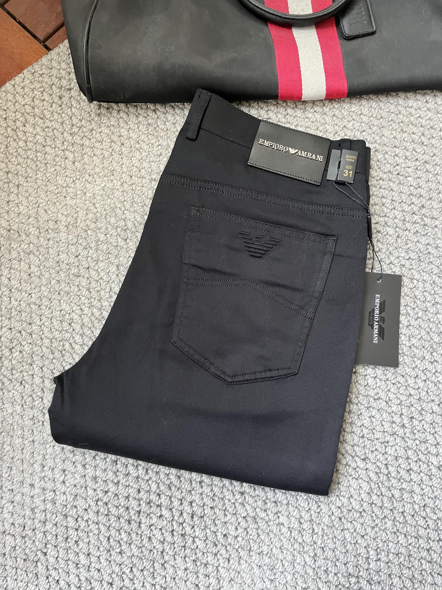 NO:871409,Amma's spring and summer counters are hot-selling casual pants. This season's must-have versatile style, the upper body is very outstanding, super versatile, the original 1:1 replica. The counter's latest fashion element design, imported custom-woven high-quality European cotton fabrics, super good fit, a must-have for casual fashion!  Highly recommended, sizes 29-38,19860909阿玛 春夏专柜同步爆款休闲裤,本季必入百搭款式,上身极为出挑,超级百搭款 ,原版1:1复刻 专柜最新时尚元素设计,进口定织高品质欧棉面料,版型超好,休闲时尚必备！强烈推荐款 尺码 29-38,,,Men's clothing