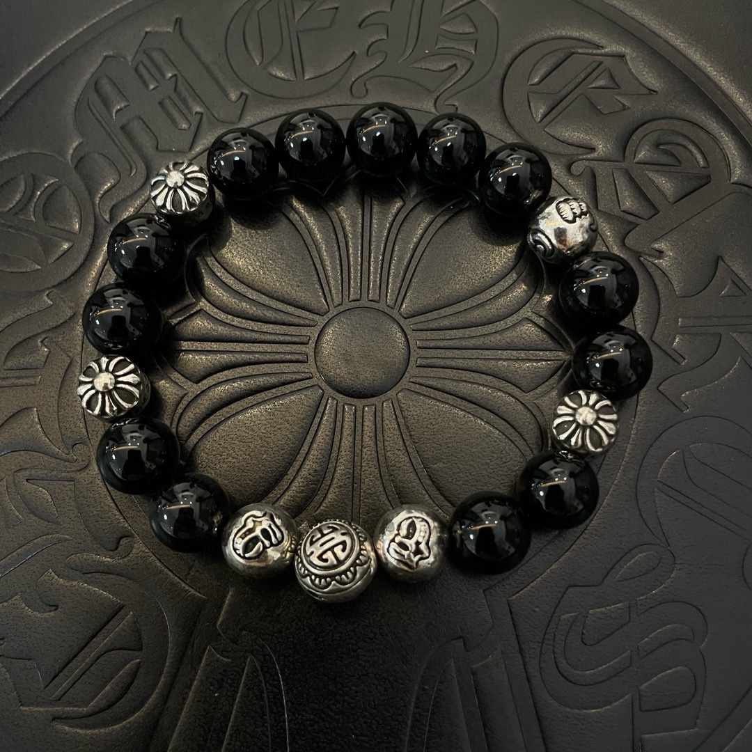 NO:115642,New [Counter Quality] Chrome Hearts Croxin Classic retro multi-element obsidian bracelet, bracelet, different pattern design styles with concave and convex shapes, presenting uniqueness. Cross Scout flowers are Croxin's ambitions, so they last longer. Genuine version of Chrome Hearts Croxin, different from the market, benchmarking the quality of the version, looking at the details of the letter printing, retro old gray oxygen level. Seiko version!  !  !  Pure handmade ~ Authentic model opening must-have fashion and fashion, both men and women can wear it, same style for couples, original official website, rock punk style silver style, retro elements, trendy and versatile!  , jewelry boutique, chrome hearts, chrome hearts, bracelet19860909新款【专柜品质】Chrome Hearts克罗心 经典复古多元素黑曜石手链 手串,凹凸造型不同的花纹设计风格 呈现出与众不同 十字架 童军花是克罗心的志 所以更经久不衰 正品打版Chrome Hearts克罗心 区别市场普通轻版 对版对标品质 看字印细节 复古做旧灰氧程度.精工版本！！！ 纯手工打造 ～正品开模潮流时尚必备 男女均可佩戴 情侣同款 官网原版 摇滚朋克泰银风格 复古元素 潮流百搭！,饰品精品,chrome hearts,chrome hearts,bracelet,Jewelry