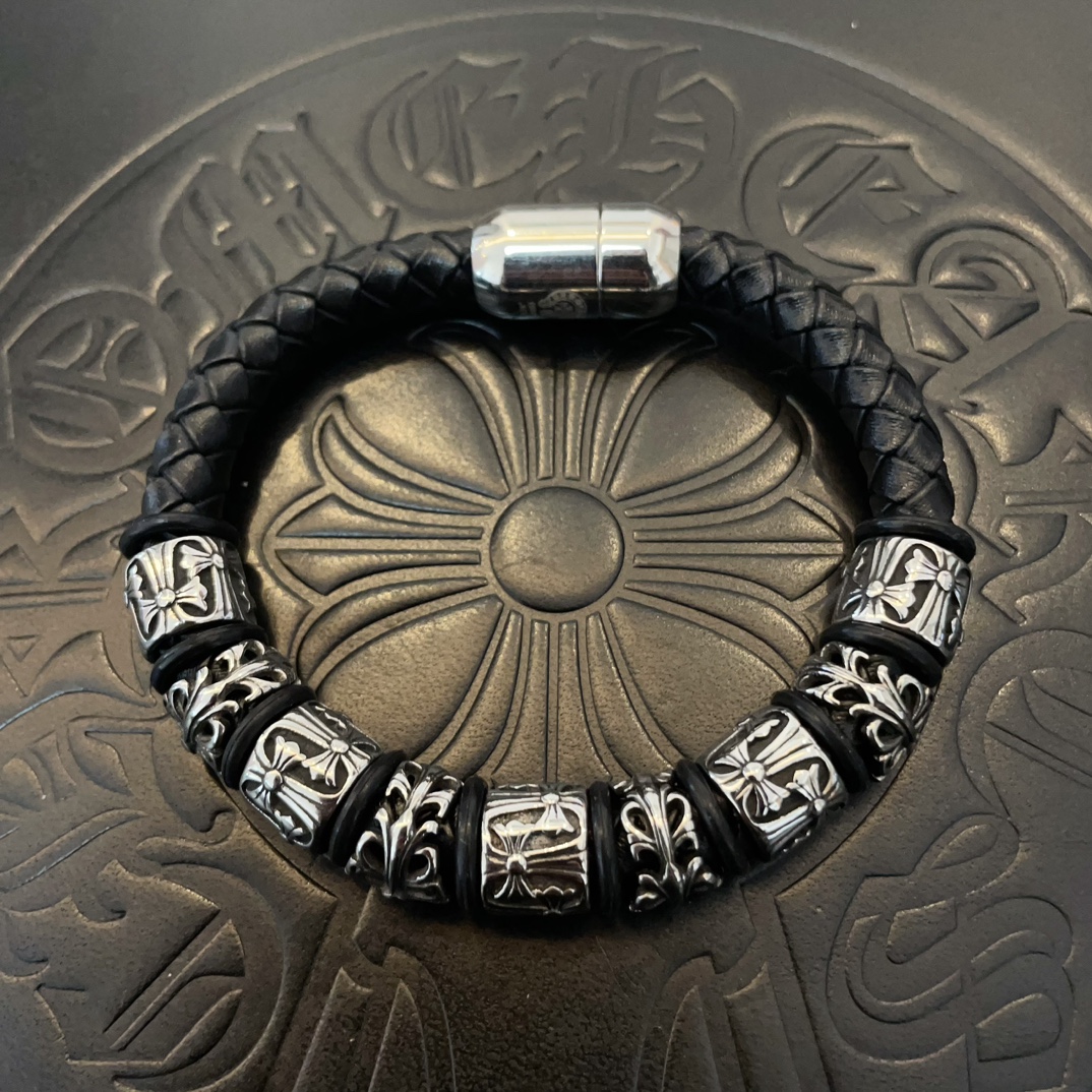NO:105655,Chrome He@rts Crosin Cross Leather Rope Bracelet ~ Authentic opening model trendy and fashion essentials for both men and women. Couple style. Rock Punk Tsing Silver Style. Retro elements. Trendy and versatile. The same style on the official website, jewelry quality, chrome hearts, chrome hearts, bracelet19860909Chrome He@rts 克罗心十字架皮绳手绳手链～正品开模潮流时尚必备 男女均可佩戴 情侣款同款 摇滚朋克泰银风格 复古元素 潮流百搭 官网同款,饰品精品,chrome hearts,chrome hearts,bracelet,Jewelry