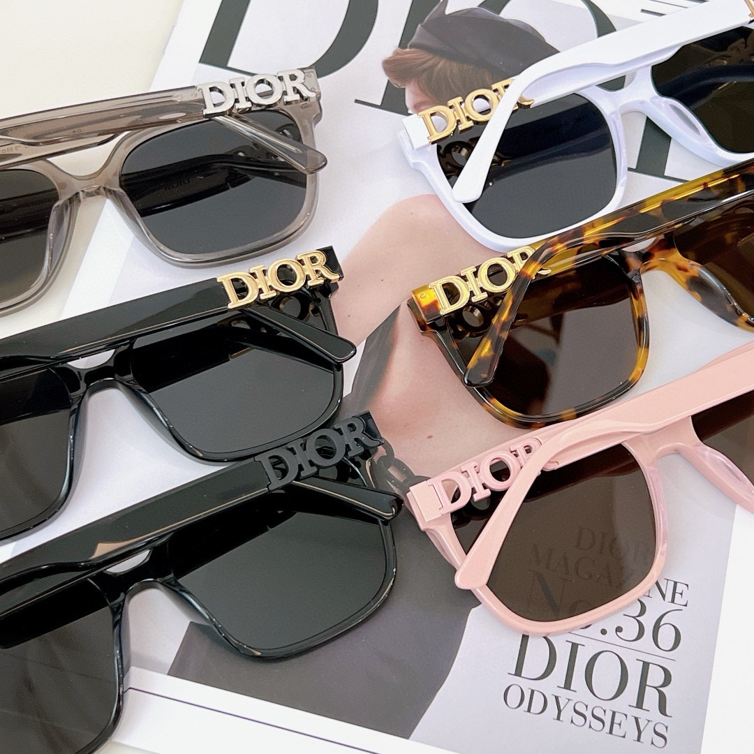  𝐃𝐈𝐎𝐑 
Mod：8601 
SIZE：55-18-145
男女款方形百搭墨镜
🔝🔝