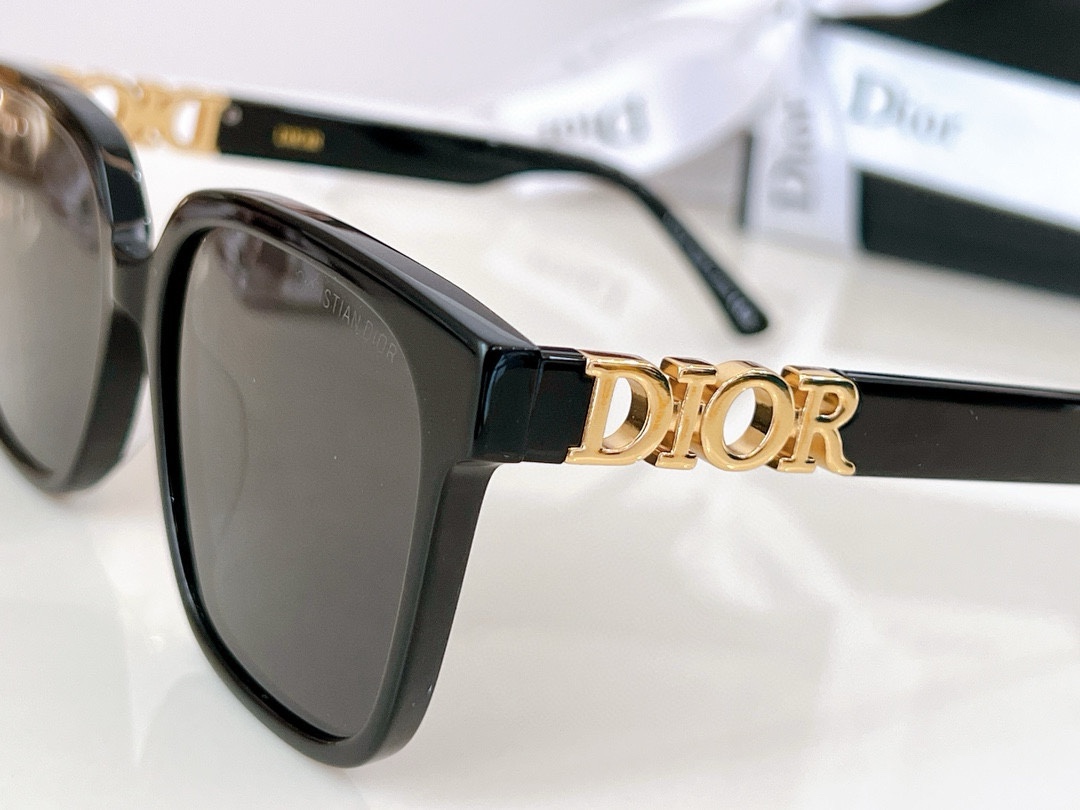  𝐃𝐈𝐎𝐑 
Mod：8601 
SIZE：55-18-145
男女款方形百搭墨镜
🔝🔝