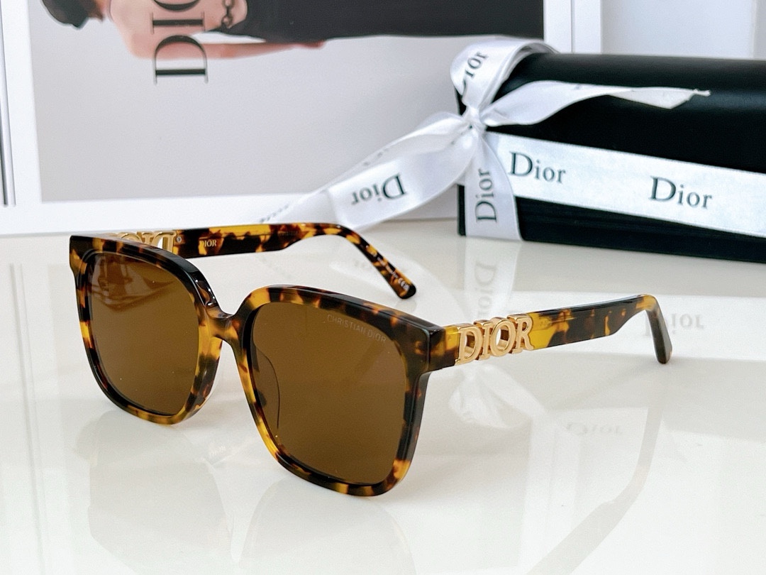  𝐃𝐈𝐎𝐑 
Mod：8601 
SIZE：55-18-145
男女款方形百搭墨镜
🔝🔝