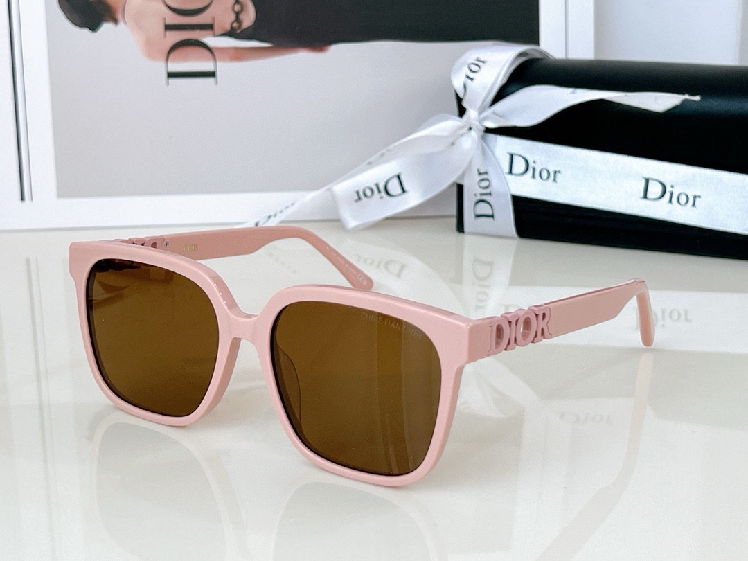  𝐃𝐈𝐎𝐑 
Mod：8601 
SIZE：55-18-145
男女款方形百搭墨镜
🔝🔝