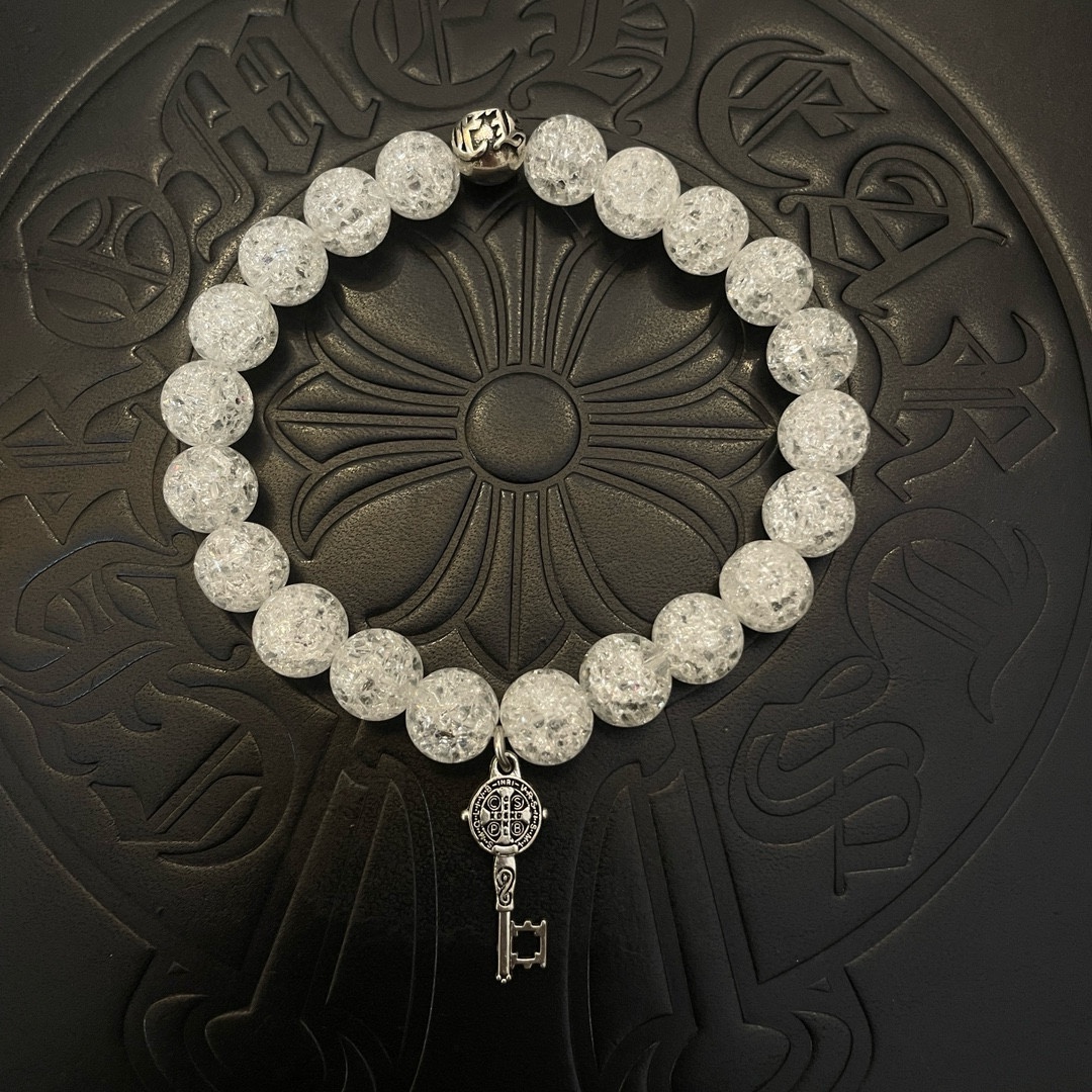 NO:115659,New [Counter Quality] Chrome Hearts Croxin Classic retro multi-element bracelet bracelets, different pattern design styles with different concave and convex shapes present a unique style. Cross Scout flowers are Croxin's ambitions, so they last longer. Genuine version of Chrome Hearts Croxin, differentiating the market's ordinary light version, matching the quality, looking at the details of the letter printing, retro old gray oxygen level. Seiko version!  !  !  Pure handmade ~ Authentic model opening must-have fashion and fashion, both men and women can wear it, same style for couples, original official website, rock punk style silver style, retro elements, trendy and versatile!  , jewelry boutique, chrome hearts, chrome hearts, bracelet19860909新款【专柜品质】Chrome Hearts克罗心 经典复古多元素手链手串,凹凸造型不同的花纹设计风格 呈现出与众不同 十字架 童军花是克罗心的志 所以更经久不衰 正品打版Chrome Hearts克罗心 区别市场普通轻版 对版对标品质 看字印细节 复古做旧灰氧程度.精工版本！！！ 纯手工打造 ～正品开模潮流时尚必备 男女均可佩戴 情侣同款 官网原版 摇滚朋克泰银风格 复古元素 潮流百搭！,饰品精品,chrome hearts,chrome hearts,bracelet,Jewelry