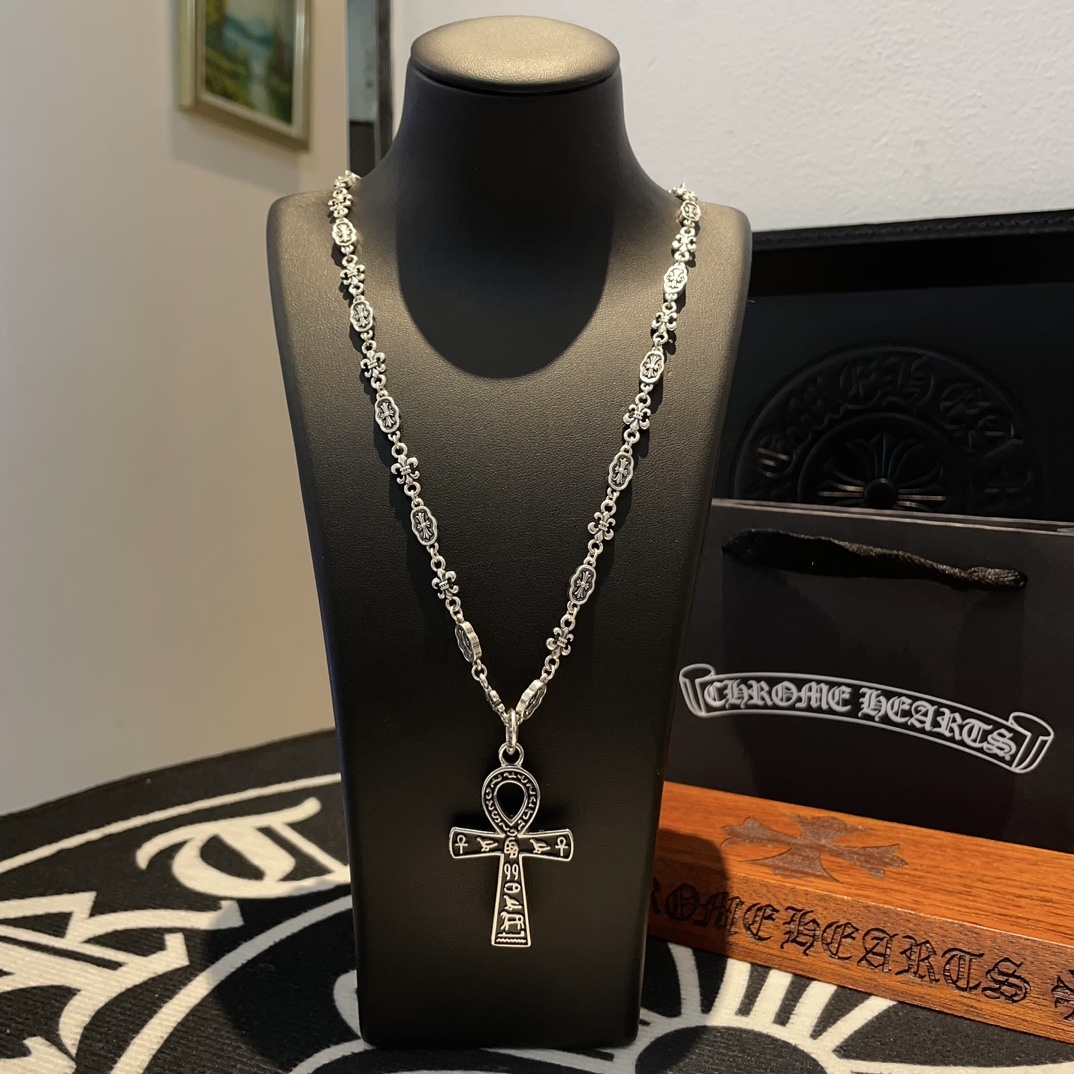 NO:115662,Comment on Douyin/Kuaishou/ins/Xiaohongshu/Live Hot, New [Counter Quality] Chrome Hearts Cross Necklace, Cross Pendant, Concave and Convex and Convex Scout Flowers are Croxin's ambitions, so they last forever. Genuine version of Chrome Hearts Croxin, different light versions of the market, benchmarking quality, looking at the details of the letter printing, retro old gray oxygen level. Seiko version!  !  !  Pure handmade ~ Authentic model opening must-have fashion and fashion, both men and women can wear it, same style for couples, original official website, rock punk style silver style, retro elements, trendy and versatile!  , jewelry boutique, chrome hearts, chrome hearts, necklace19860909批抖音/快手/ins/小红书/直播热门 ,新款【专柜品质】Chrome Hearts克罗心十字架项链 ,十字架吊坠,凹凸造型不同的花纹设计风格 呈现出与众不同 十字架 童军花是克罗心的志 所以更经久不衰 正品打版Chrome Hearts克罗心 区别市场普通轻版 对版对标品质 看字印细节 复古做旧灰氧程度.精工版本！！！ 纯手工打造 ～正品开模潮流时尚必备 男女均可佩戴 情侣同款 官网原版 摇滚朋克泰银风格 复古元素 潮流百搭！,饰品精品,chrome hearts,chrome hearts,necklace,Jewelry
