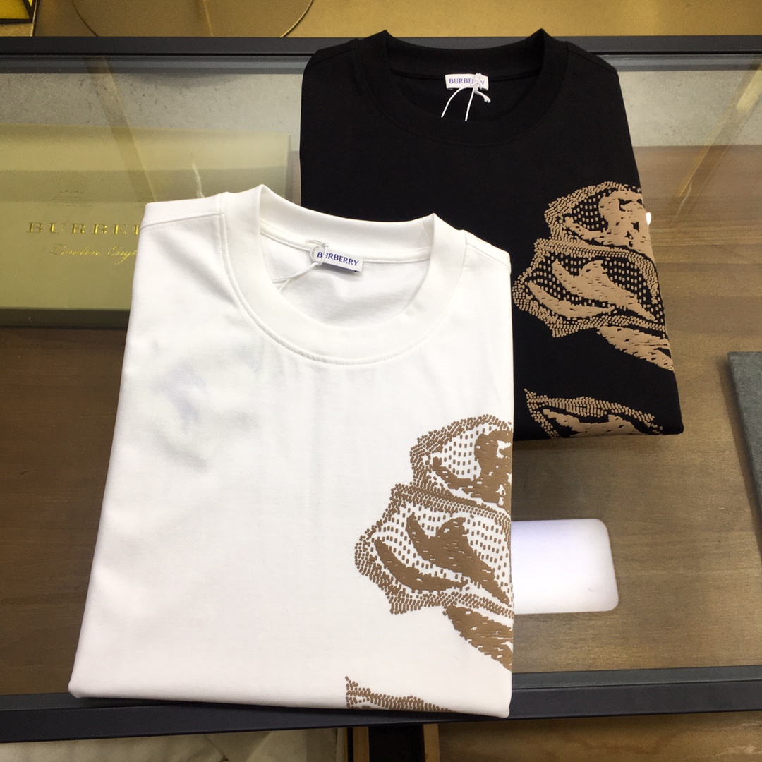 NO:138637,New product [Dio..r] (XS-XL orders to report height and weight. New short-sleeved round-neck T-shirt in spring and summer. The material is exquisite and the overall design is quite fashionable. Today I recommend his versatile and classic style. The chest brand logo design adopts printed design. Personalized and vivid! The fabric is customized and selected high-quality long velvet cotton raw materials! Skin-friendly and smooth, the upper body is crisp and stylish! Comfort and breathable are perfect! The fabric attributes are both excellent! Size: XS-XL,,dior,T-shirt,tees,t-shirt,alexander wang19860909新品【Dio..r】（XS-XL下单报身高体重 25春夏季新款短袖圆领T恤衫 材质讲究整体的设计颇具时尚感 今天推荐他家百搭经典款 胸前品牌logo设计 采用印花设计 个性生动！面料采用客供定制甄选上等长绒棉花原料！亲肤挺滑手感,上身挺括有型！舒适性与透气性完美兼备！面料属性皆为上乘！ 尺码:XS-XL,,dior,T-shirt,tees，t-shirt,alexander wang,Men's clothing