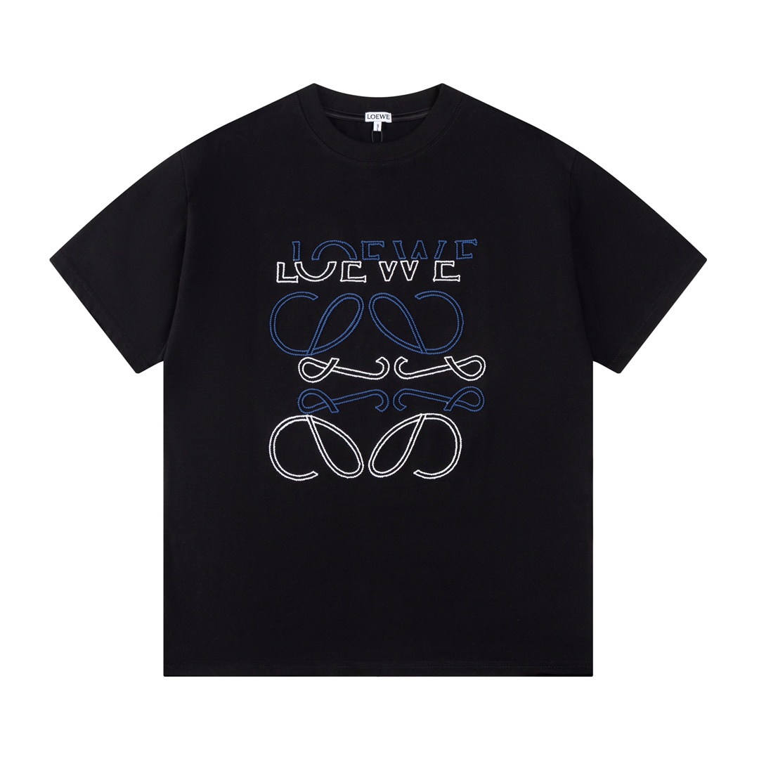 NO:123988,LOEW New Series Embroidered Short-sleeved T-shirt Classic LOGO on the chest Cross-layer embroidery The fabric is made of pure cotton combed cotton fabric Applied embroidery technology The upper body effect is loose and casual and versatile. Three standards are complete. The same style for men and women. Number of sizes: XS S M L,,loewe,T-shirt,tees,t-shirt,alexander wang19860909LOEW 新款系列 绣花短袖T恤 胸前经典LOGO 错层绣花 面料采用纯棉精梳棉面料 贴布刺绣工艺 上身效果宽松休闲百搭款 三标齐全 男女同款 码数: XS S M L,,loewe,T-shirt,tees，t-shirt,alexander wang,Men's clothing