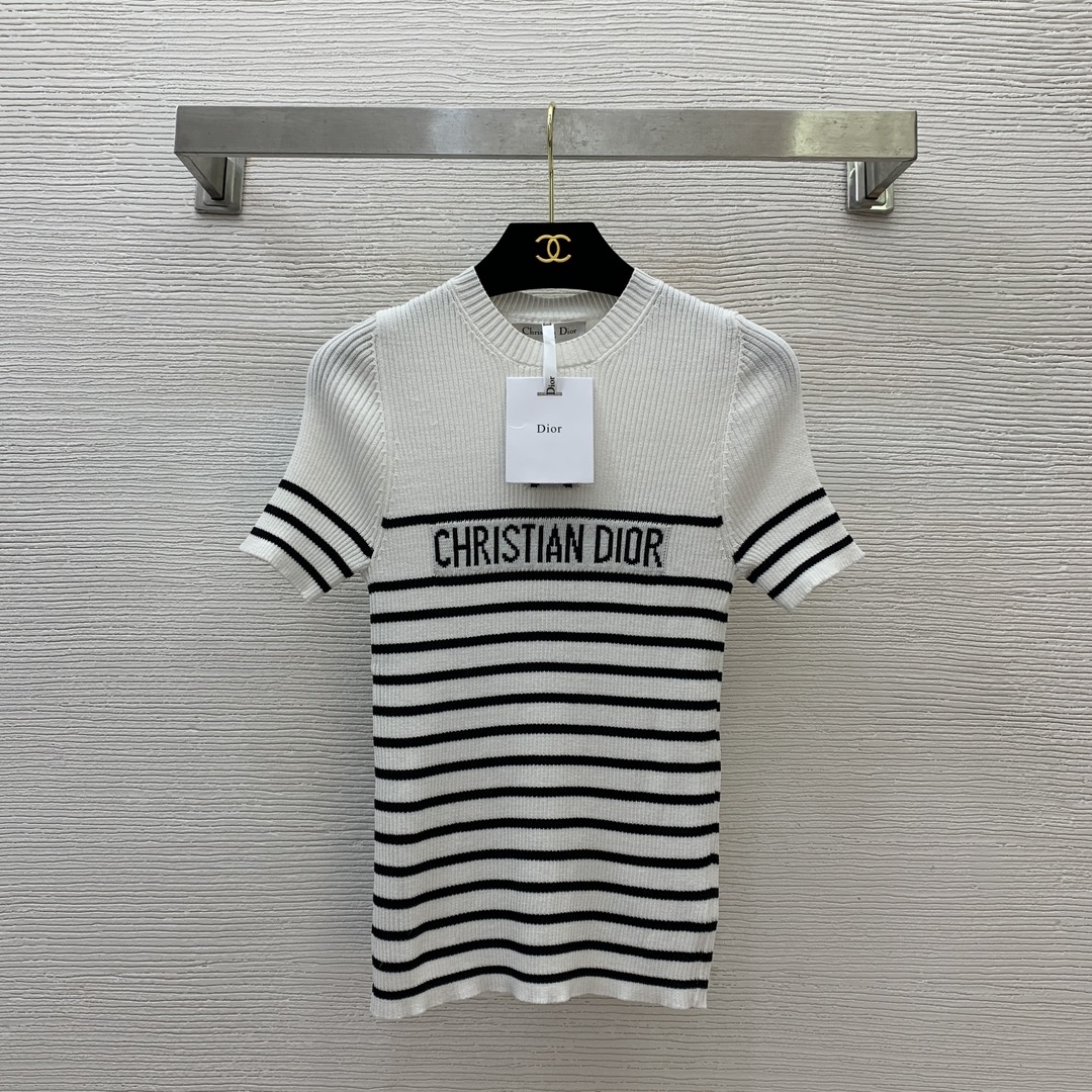 NO:311842,Model number D25022574 Dio* new style D family classic five-pointed star banner letter logo slim and slim, stretchy and stretchy striped sweater short-sleeved top!  Black, white, 36.38.40 (38 size bust 62, sleeve length 22, 54/fabric elastic large size is for reference only), dior, dior, T-shirt, alexander wang19860909款号D25022574 Dio*新款 D家经典五角星横幅字母logo修身显瘦高弹力条纹针织衫短袖上衣！黑色,白色,36.38.40（38码胸围62,袖长22,衣长54/面料弹力大尺寸仅供参考）,,dior,dior,T-shirt,alexander wang,Women's clothing