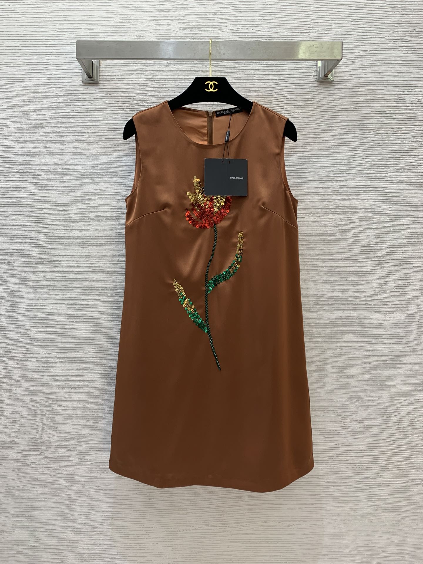 NO:311830,Model number G25022547 Dolce & Gabbana DG* new high-end custom smooth acetate fabric!  Heavy industry flower beaded sequins embroidery decorative A-line style fashionable and versatile sleeveless vest dress!  Caramel brown, black, (Size bust 86, skirt length 87, Dolce & Gabbana, skirts, alexander wang19860909款号G25022547 杜嘉班纳DG*新款高端定制光滑醋酸面料！重工花朵串珠亮片刺绣装饰A字版型时尚百搭无袖背心连衣裙！焦糖棕,黑色,（S码胸围86,裙长87,,Dolce&Gabbana,skirts,alexander wang,Women's clothing