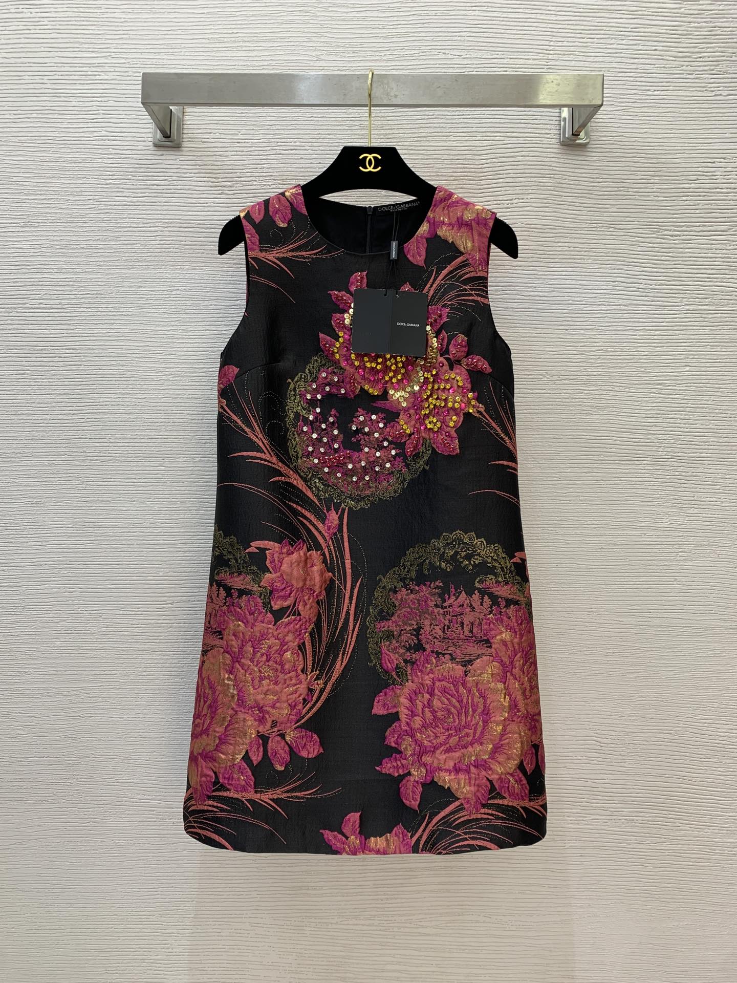 NO:312317,Model number G25022687 Dolce & Gabbana DG* new high-end customized crisp jacquard fabric, high-end heavy industry diamond-inlaid beads decorative A-line slim fit and slim sleeveless vest dress!  (Size S bust 86, waist 88, skirt length 87), Dolce & Gabbana, skirts, alexander wang19860909款号G25022687 杜嘉班纳DG*新款 高端定制挺括提花面料、高级重工镶钻钉珠装饰A字版型修身显瘦无袖背心连衣裙！（S码胸围86,腰围88,裙长87）,,Dolce&Gabbana,skirts,alexander wang,Women's clothing