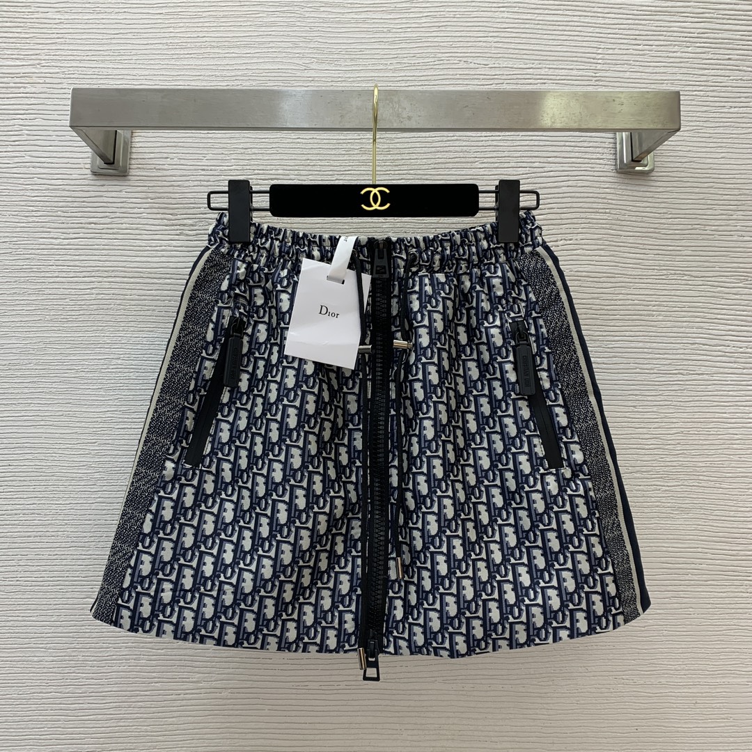 NO:311825,Model number D25022575 Dio* new D home custom-made classic presbyterian letter logo jacquard fabric!  Front middle zipper design elastic waist A-line short skirt skirt!  (M size waist circumference 66~72 elastic, skirt length 39), dior, dior, skirt, skirt, alexander wang19860909款号D25022575 Dio*新款D家定制经典老花字母logo提花面料！前中拉链设计松紧腰A字短裙半身裙！（M码腰围66～72松紧,裙长39）,,dior,dior,skirts,alexander wang,Women's clothing