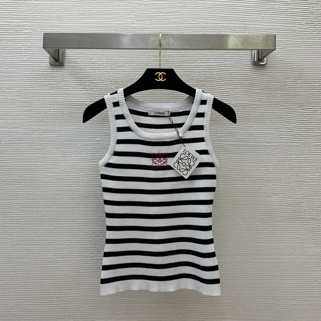 NO:312319,Model number D25022687 LOEW*E New style, embroidered logo on the chest, slim and slim striped vest, top with top!  Black and white, (M size bust 66, 52 length, loewe, alexander wang19860909款号D25022687 LOEW*E 新款 胸前刺绣logo徽标修身显瘦条纹背心内搭上衣！黑色、白色,（M码胸围66,衣长52,,loewe,alexander wang,Women's clothing
