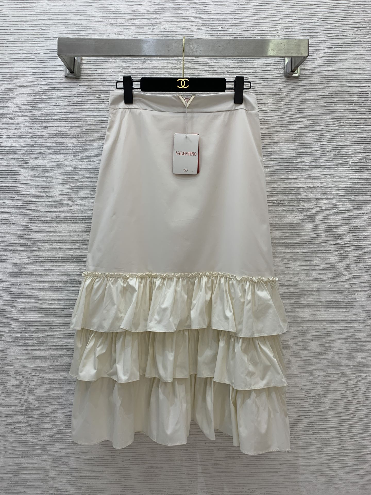 NO:312894,Model number G25022724 VALENTI*O Warren Home New Classic V-shaped Metal Accessories Decorate Ruffled Layered Splicing Fashionable versatile cake skirt!  Apricot color, black, (M size waist 72, skirt length 85), valentino, valentino, skirt, alexander wang19860909款号G25022724 VALENTI*O华伦家新款经典V字金属配件装饰荷叶边层层拼接时尚百搭蛋糕半身裙！杏色、黑色、（M码腰围72,裙长85）,,valentino,valentino,skirts,alexander wang,Women's clothing
