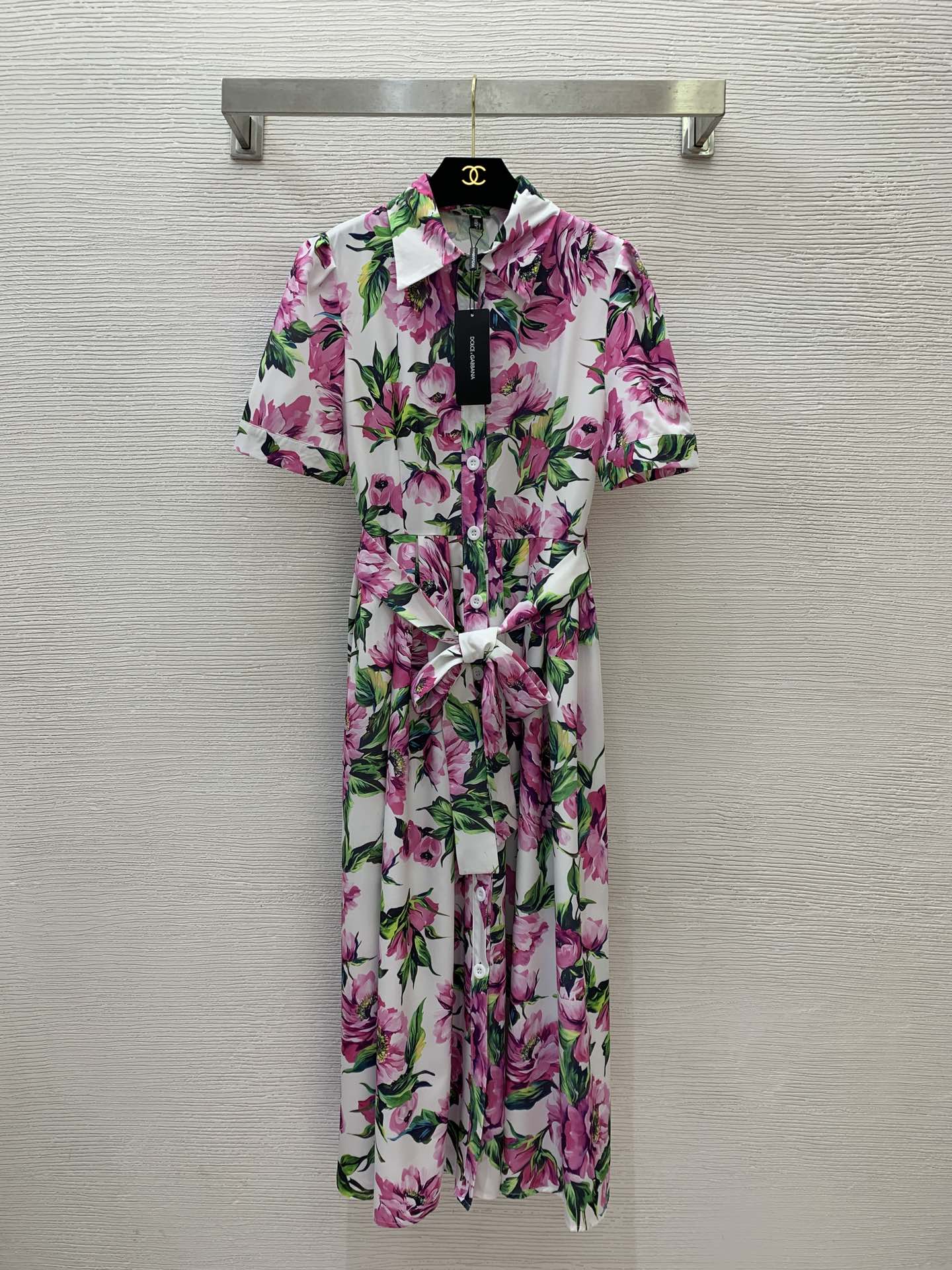 NO:312911,Model number G25022724 Dolce & Gabbana DG* newest model, full of flowers printed single-row buckle lapels, waist-hugging, slimming, large short-sleeved dress with belt!  (M size bust 90, sleeve length 28, waist 76, skirt length 124), Dolce & Gabbana, skirts, T-shirt, alexander wang19860909款号G25022724 杜嘉班纳DG*新款 满身花朵印花单排系扣翻领收腰显瘦大摆短袖连衣裙配腰带！（M码胸围90,袖长28,腰围76,裙长124）,,Dolce&Gabbana,skirts,T-shirt,alexander wang,Women's clothing
