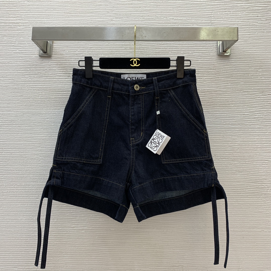 NO:312904,Model number G25022784 LOEW* new high-end custom wash cowboy cotton original letter logo button back square leather logo logo embellished high waist strapped denim shorts!  (M size waist 72, front pants length 33/3, loewe, shorts, alexander wang19860909款号G25022784 LOEW*新款高端定制洗水牛仔棉 原版字母logo纽扣后背方块皮牌徽标装饰高腰绑带牛仔短裤！（M码腰围72,前裤长33/3,,loewe,shorts,alexander wang,Women's clothing