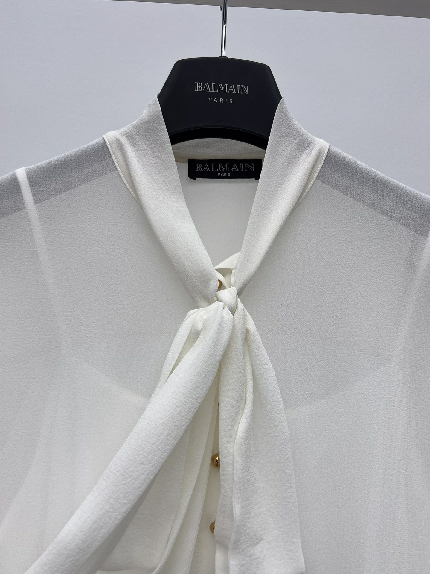 Elegant Hard-Core Female Suit with Balmain Choreography and Lantern Cuffs. - 图片 4