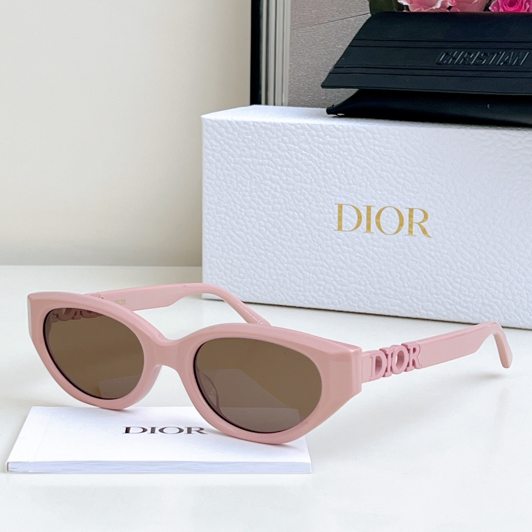  CHRISTIA* DIOR
MOD：8602 
SIZE：53-22-145
猫眼圈形超辣妹 轻巧板