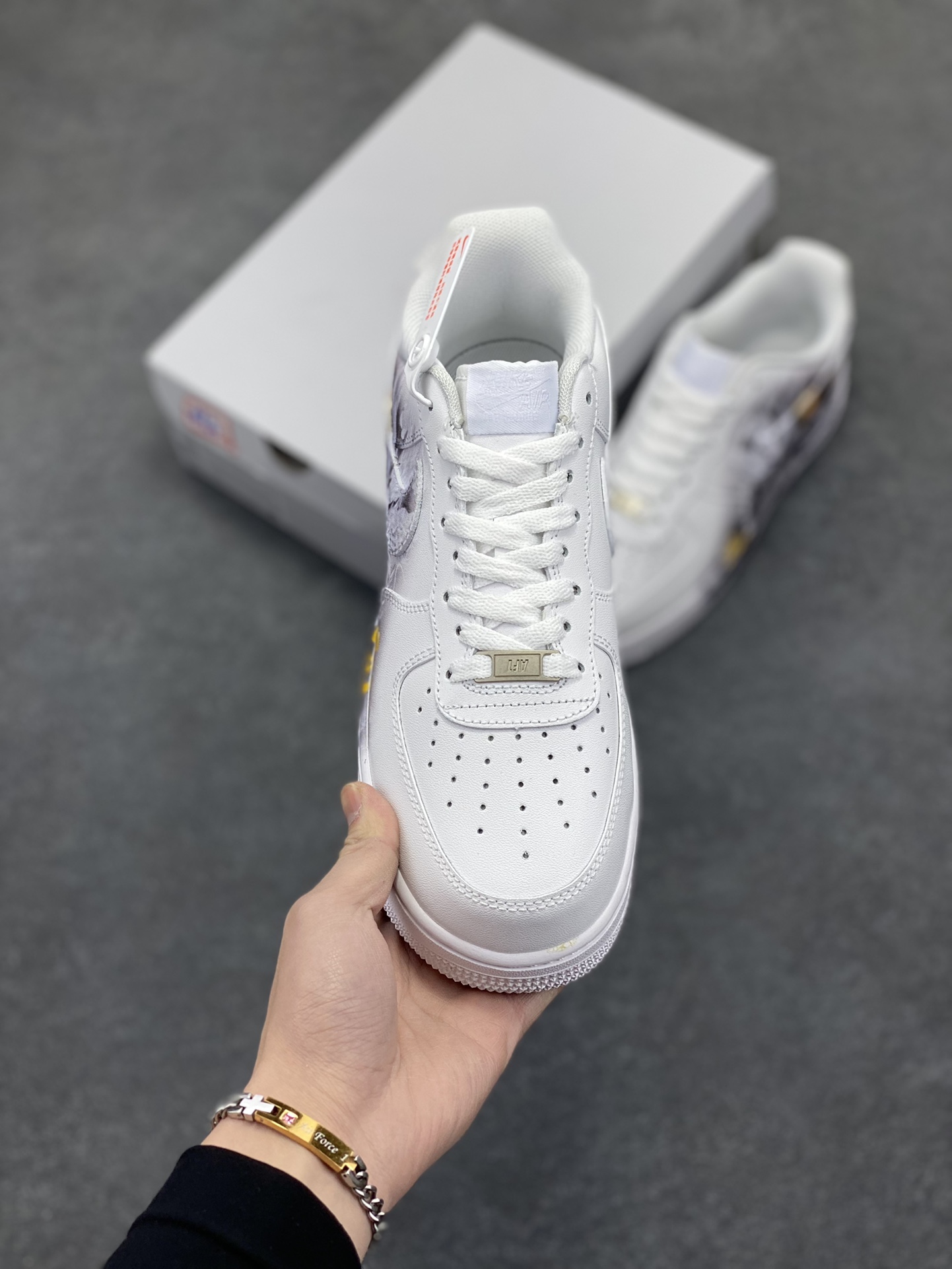 图片[2]-Air Force 1 Low 哪吒手绘涂鸦 原楦头原纸板 打造纯正空军版型 #专注外贸渠道 全掌内置蜂窝气垫 #原盒配件 原厂中底钢印、拉帮完美 货号：CW2288-111 尺码：36 36.5 37.5 38 38.5 39 40 40.5 41 42 42.5 43 44 44.5 45-选品中心