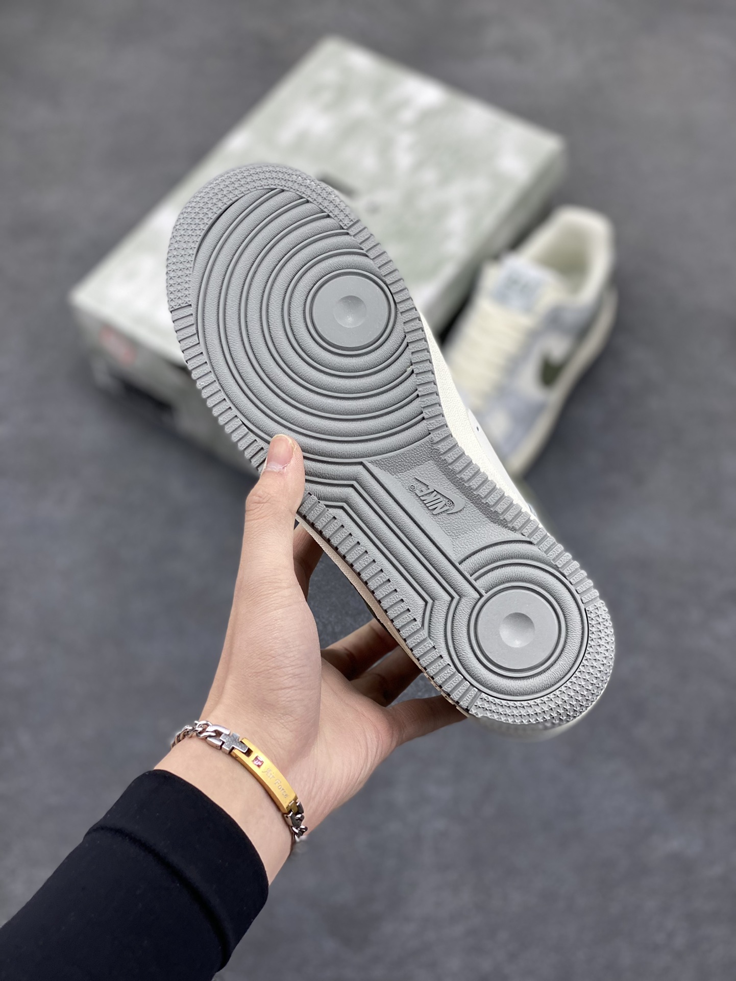 图片[5]-Nike Air Force 1 Low ’07 岩石绿 配色 空军一号低帮休闲板鞋 原厂定制皮料 定制鞋盒 原楦原纸板 纯正版型 正品NFC感应芯片 高清洁度 内置全掌气垫 货号：BL5866-906 尺码：36 36.5 37.5 38 38.5 39 40 40.5 41 42 42.5 43 44 44.5 45-选品中心