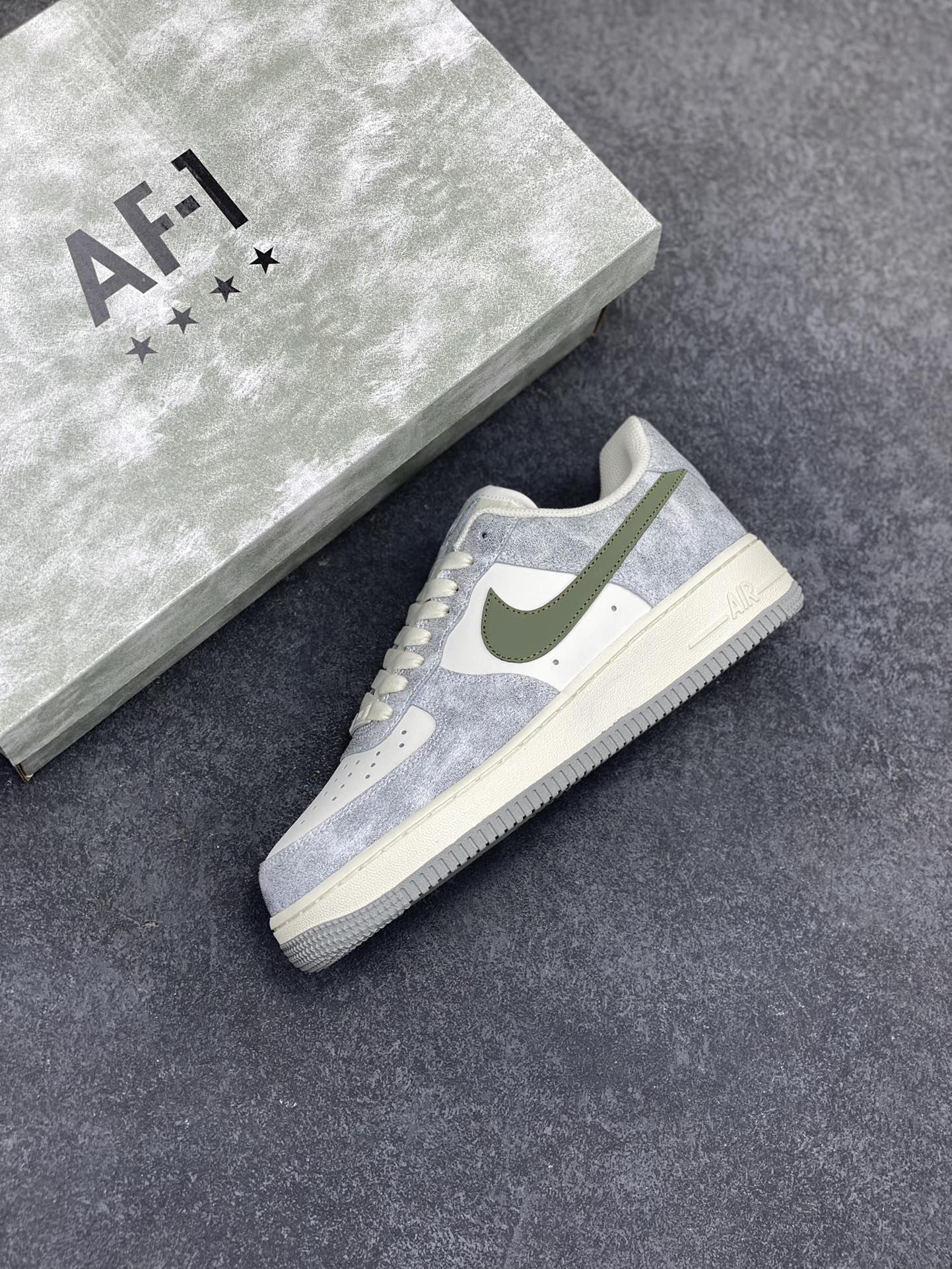图片[7]-Nike Air Force 1 Low ’07 岩石绿 配色 空军一号低帮休闲板鞋 原厂定制皮料 定制鞋盒 原楦原纸板 纯正版型 正品NFC感应芯片 高清洁度 内置全掌气垫 货号：BL5866-906 尺码：36 36.5 37.5 38 38.5 39 40 40.5 41 42 42.5 43 44 44.5 45-选品中心