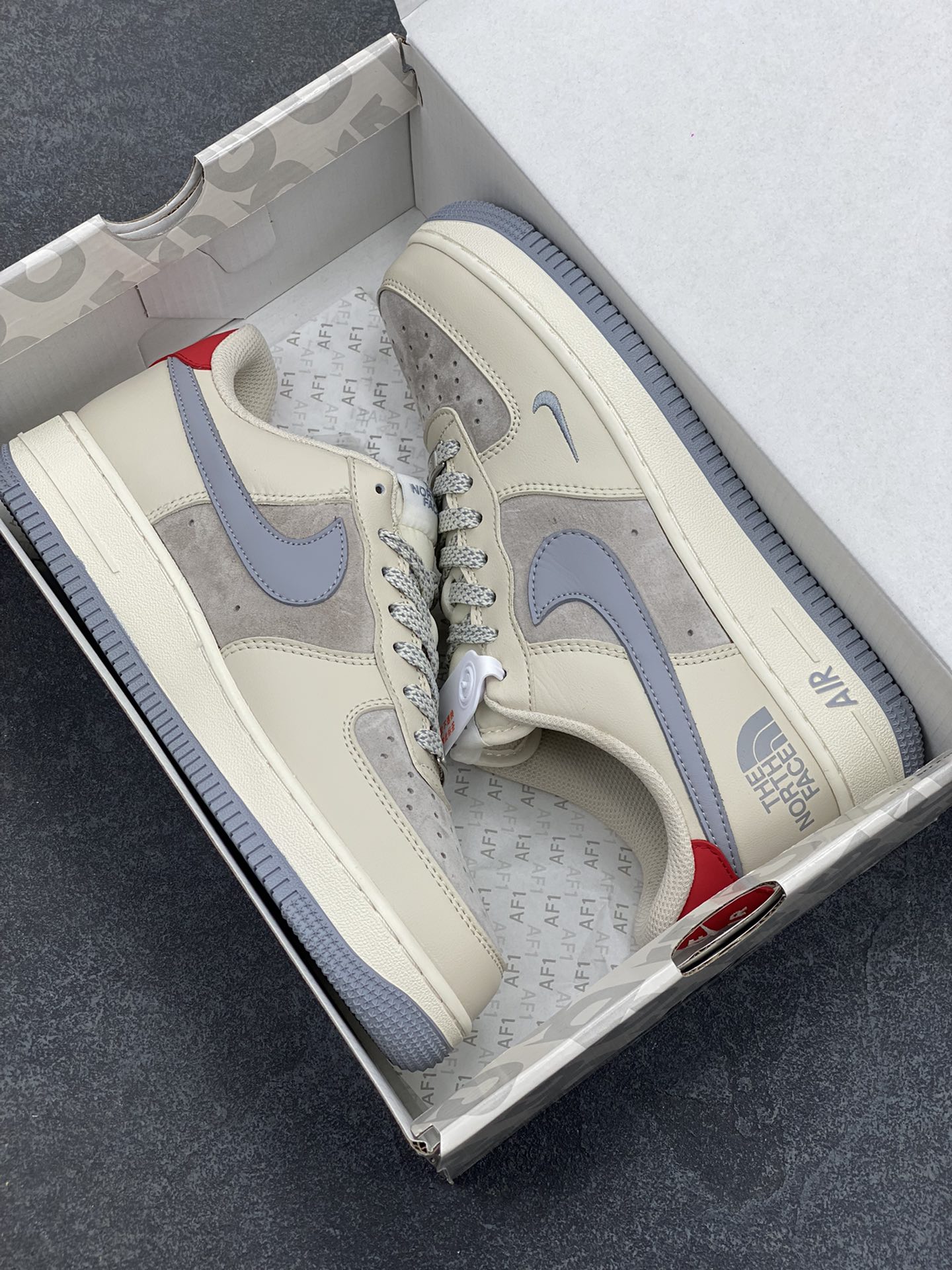 图片[9]-NIke Air Force 1 \’07 Low “北面联名——拼接猪八红尾”空军一号 低帮 运动鞋 休闲鞋 折边针车 工艺难度大 原楦头原纸板 原装鞋盒 定制五金配件 内置全掌气垫 原厂鞋底 货号：XZ6188-649 尺码：36 36.5 37.5 38 38.5 39 40 40.5 41 42 42.5 43 44 44.5 45-选品中心