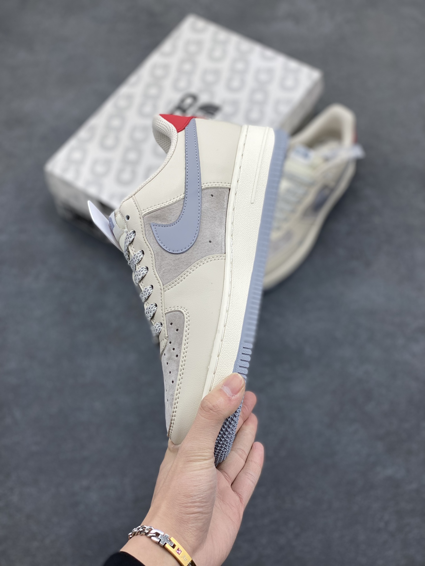 图片[3]-NIke Air Force 1 \’07 Low “北面联名——拼接猪八红尾”空军一号 低帮 运动鞋 休闲鞋 折边针车 工艺难度大 原楦头原纸板 原装鞋盒 定制五金配件 内置全掌气垫 原厂鞋底 货号：XZ6188-649 尺码：36 36.5 37.5 38 38.5 39 40 40.5 41 42 42.5 43 44 44.5 45-选品中心