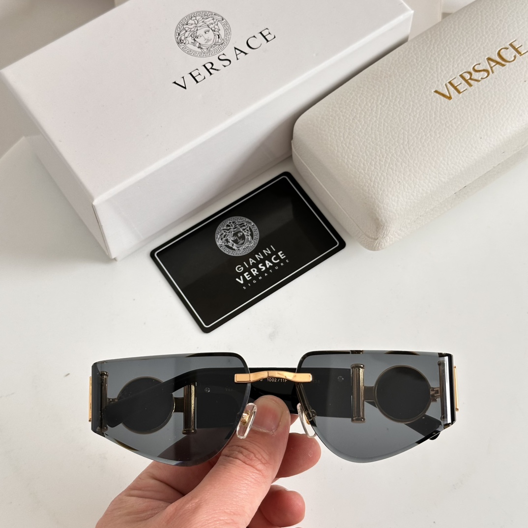 VERSAC* MODELO: VE6773 TAMAÑO: 63□17-138 🉐150