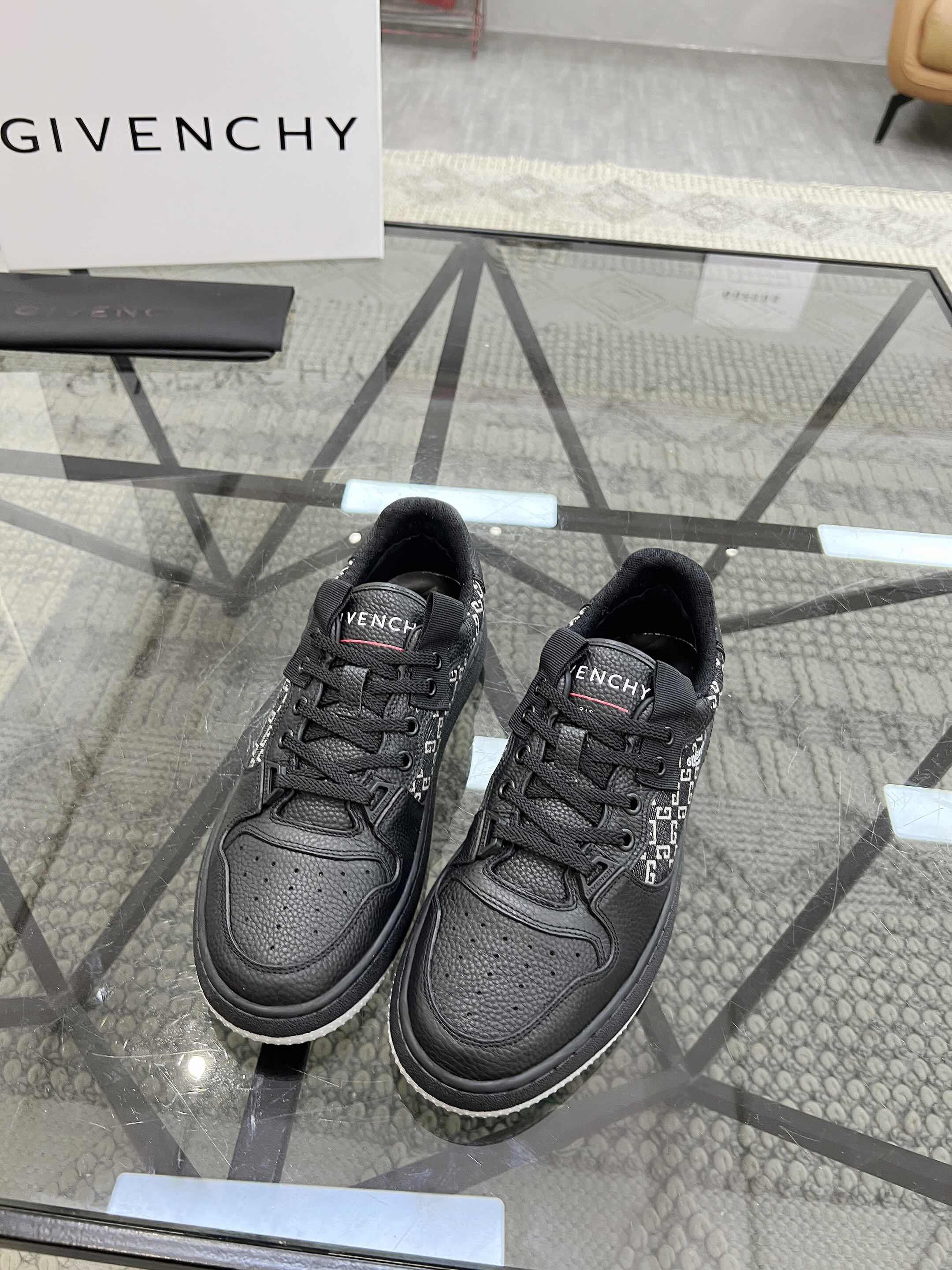 NO:221294,Brand GIVENCHY Color Original Color Number 39-44 Customized 38.45 Price Material Givenchy Top-grade Original Product!  The upper of the high-quality sports shoes is spliced ​​with imported cowhide to make it breathable and comfortable cowhide inner Cowhide feet original combination outsole style fashionable, simple and generous versatile style, Givenchy casual shoes, given, given, given, sneakers, cowhide19860909品牌GIVENCHY 颜色 原版配色 码数39-44定做38.45 价格 材质纪梵希顶级·原单货！精品好货运动鞋鞋面采用进口牛皮拼接而成透气舒服牛皮内里 牛皮垫脚 原版 组合大底 版型时尚简洁大方 百搭款,纪梵希休闲鞋,givenchy,givenchy,sneakers,cowhide,Men's shoes