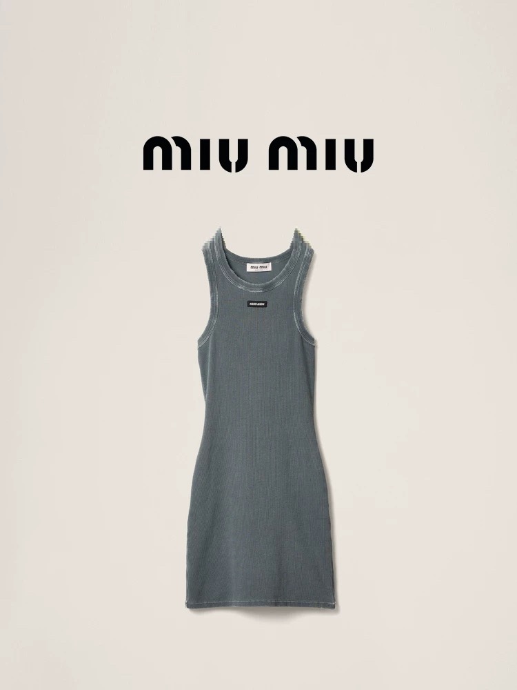 NO:477344,Model number D25022536 MiuMi* Miujia new style, small letter logo on the chest, ripped edge design, threaded cotton slim fit and slim sleeveless vest dress!  Gray, (M size bust 72, waist 66, clothing length 80) hair, miumiu, skirts, alexander wang19860909款号D25022536 MiuMi*缪家新款 胸前字母logo小标志破洞边设计螺纹棉修身显瘦无袖背心连衣裙！灰色,（M码胸围72,腰围66,衣长80）发,,miumiu,skirts,alexander wang,Women's clothing