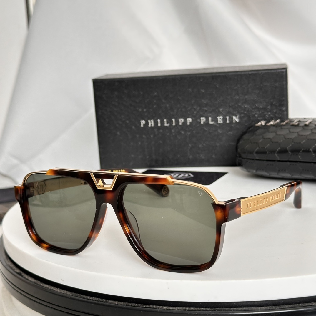  ‼️PHILIPP PLEI* 飞行员墨镜🕶️金属细节丰富。镜腿上饰有品牌字样标识～原版开发，细节满分