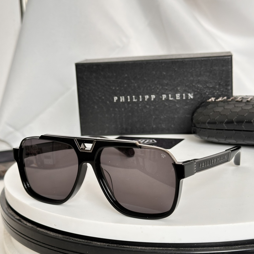  ‼️PHILIPP PLEI* 飞行员墨镜🕶️金属细节丰富。镜腿上饰有品牌字样标识～原版开发，细节满分