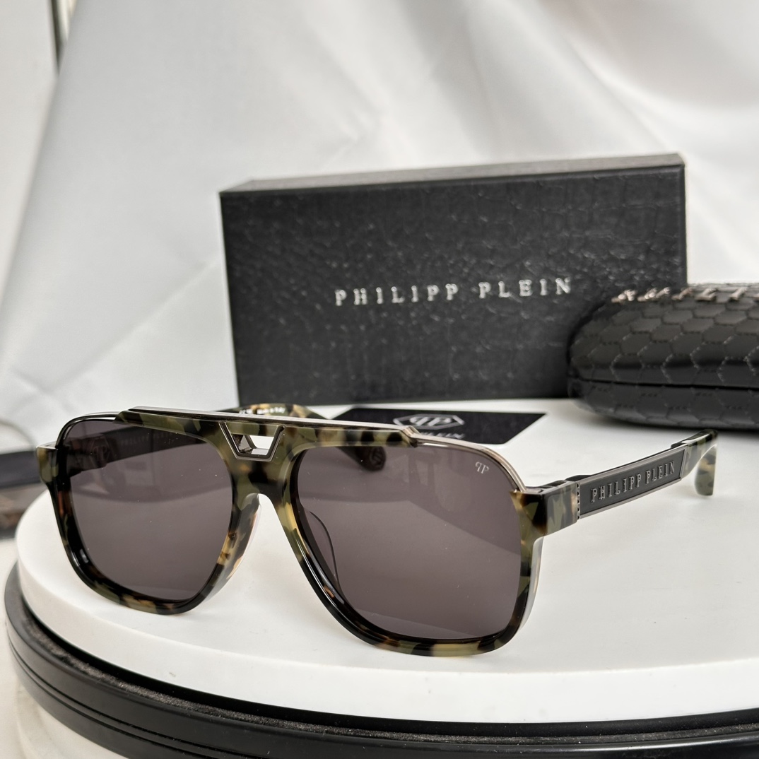  ‼️PHILIPP PLEI* 飞行员墨镜🕶️金属细节丰富。镜腿上饰有品牌字样标识～原版开发，细节满分