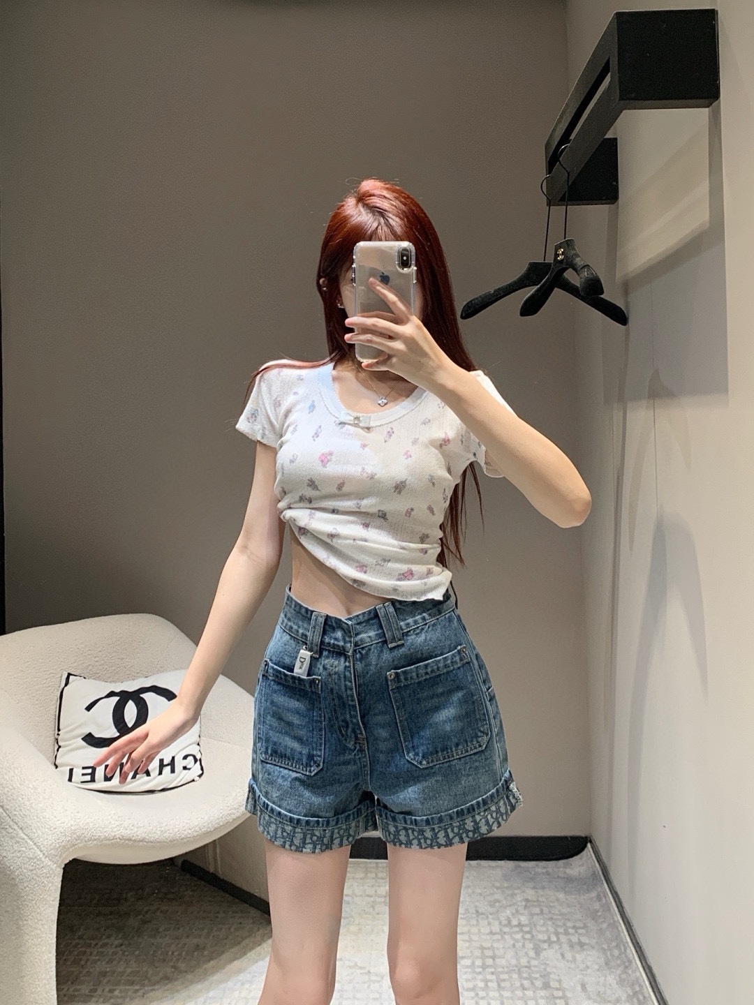 NO:311844,Model number D25022536 Dio* new D home high-end custom washed denim cotton style is crisp and stylish!  Fashionable and versatile double pocket flip high waist wide-leg denim shorts!  (M size waist circumference 72, hip circumference 94, pants length 34), dior, dior, shorts, alexander wang19860909款号D25022536 Dio*新款D家高端定制水洗牛仔棉版型挺括有型！时尚百搭双口袋翻边高腰阔腿牛仔短裤！（M码腰围72,臀围94,裤长34）,,dior,dior,shorts,alexander wang,Women's clothing