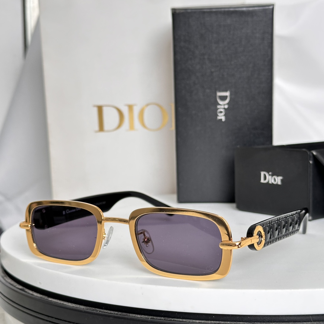  ‼️🆕DIO*
以金色饰面金属 Dior标志logo
MODEL：DIOR R6U
SIZE：48-2