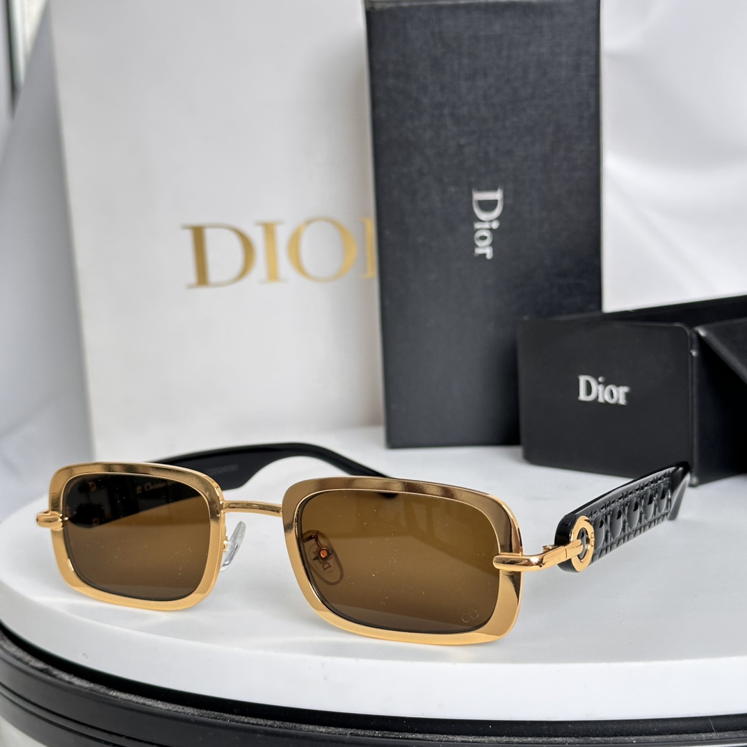  ‼️🆕DIO*
以金色饰面金属 Dior标志logo
MODEL：DIOR R6U
SIZE：48-2