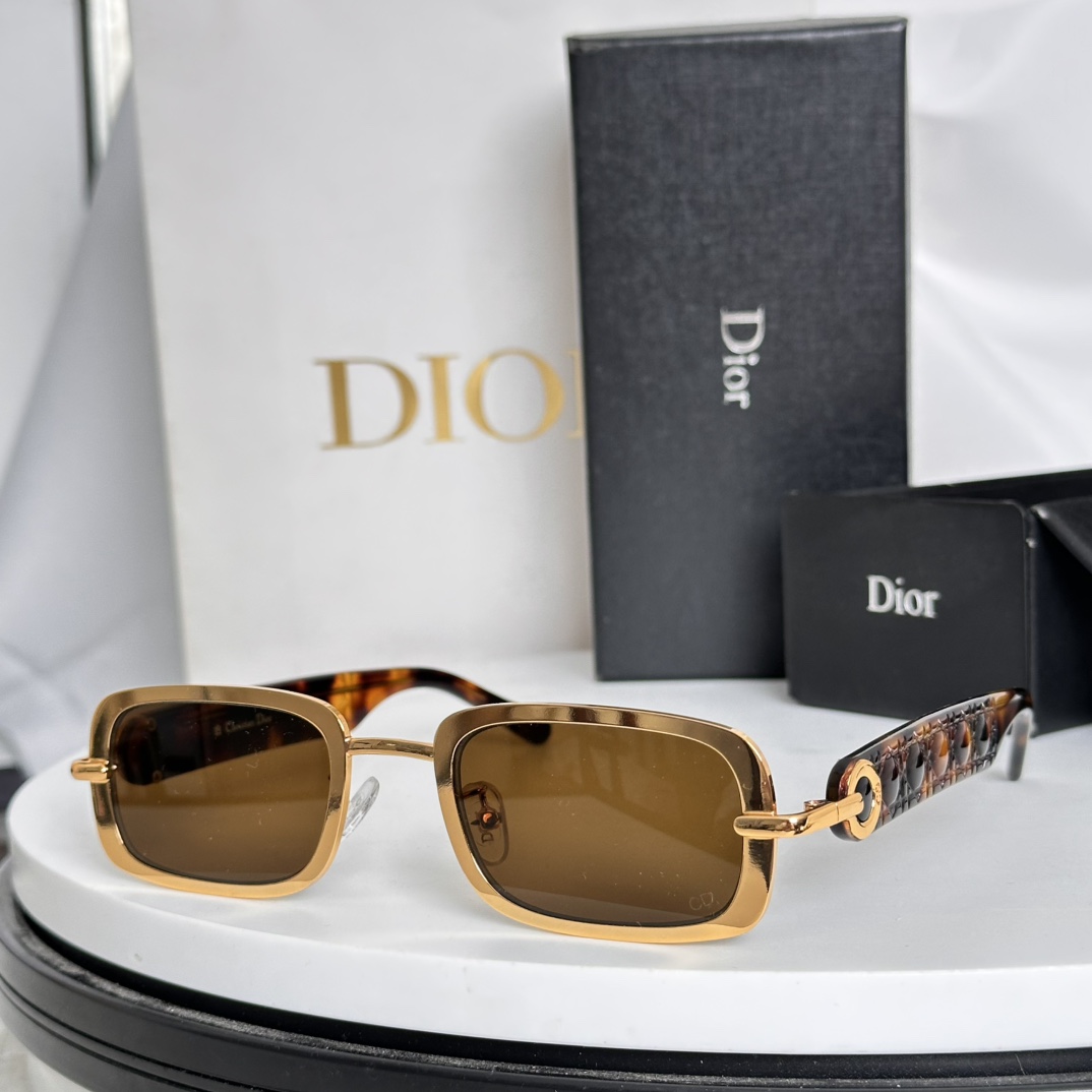  ‼️🆕DIO*
以金色饰面金属 Dior标志logo
MODEL：DIOR R6U
SIZE：48-2